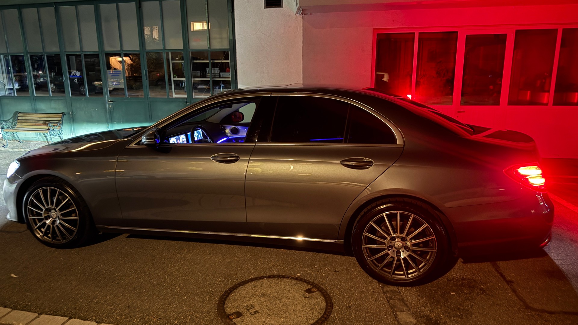 MERCEDES-BENZ E 220 D 8-fach bereift | Schiebedach Frisch ab MFK-image-5