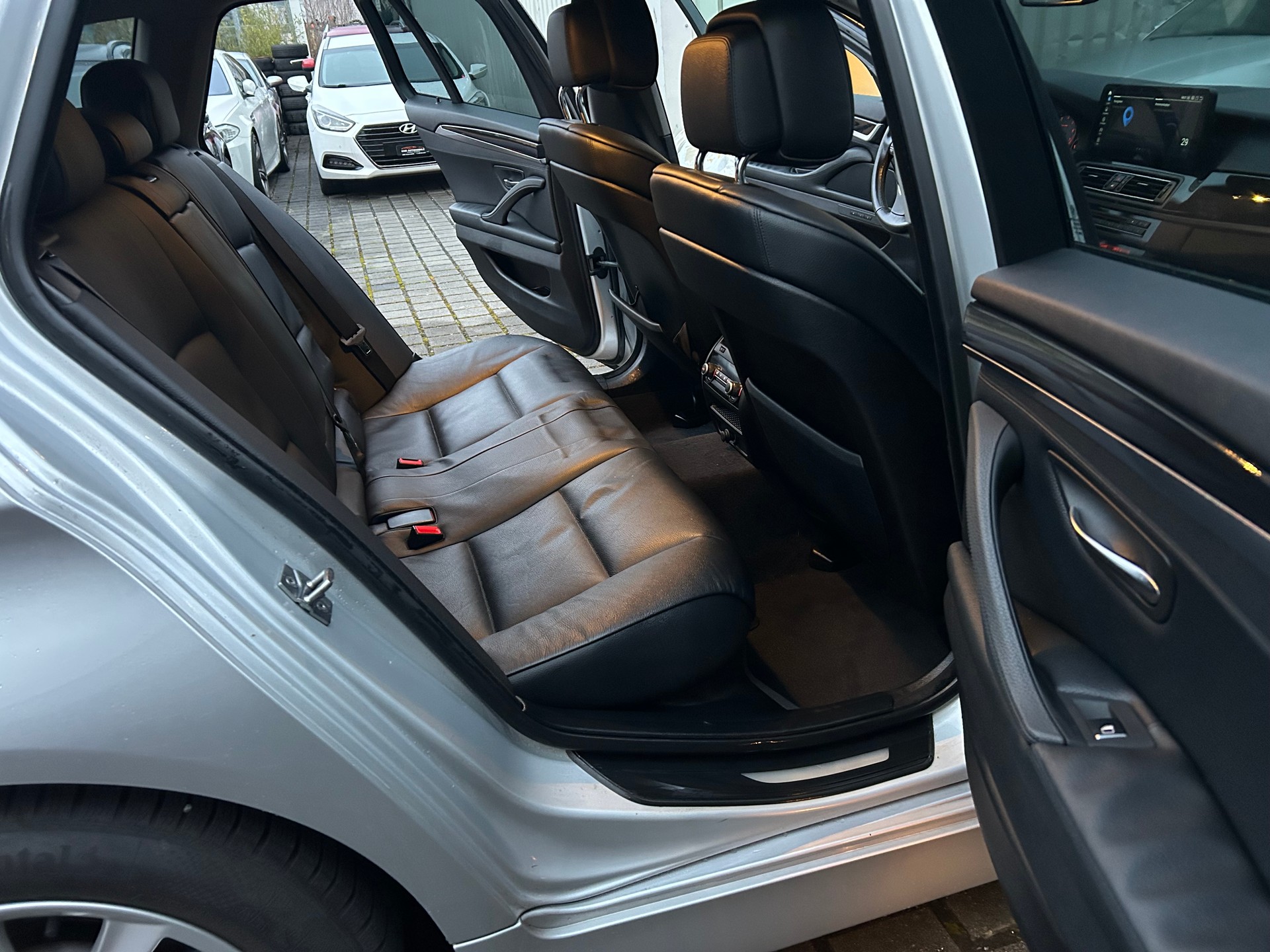 BMW 535i Touring Steptronic-image-10