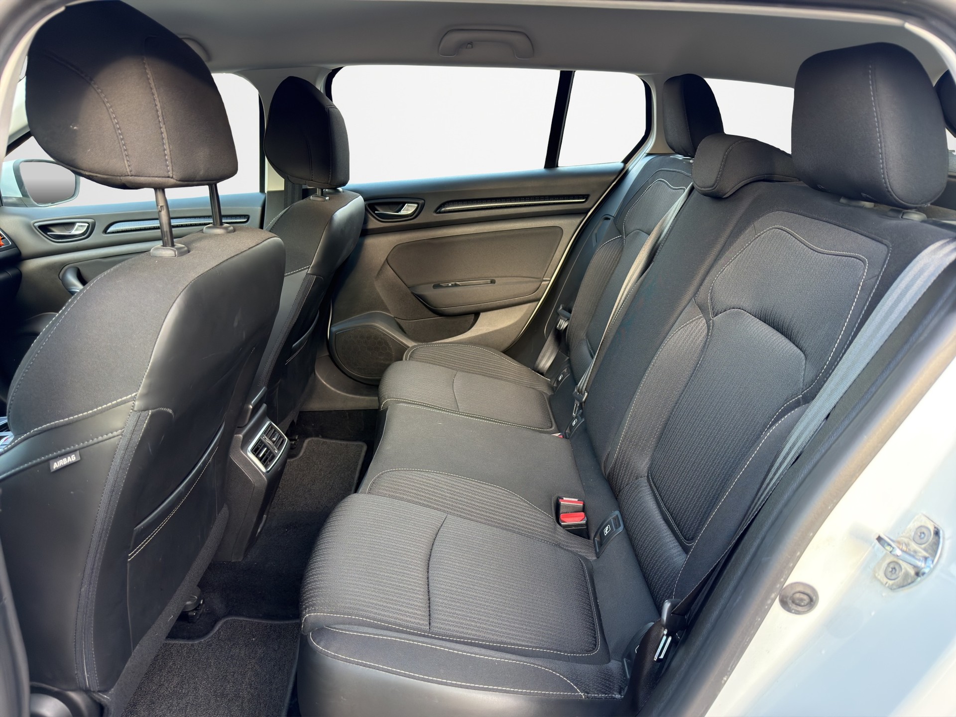 RENAULT Mégane Grandtour 1.5 dCi GT Line EDC-image-9