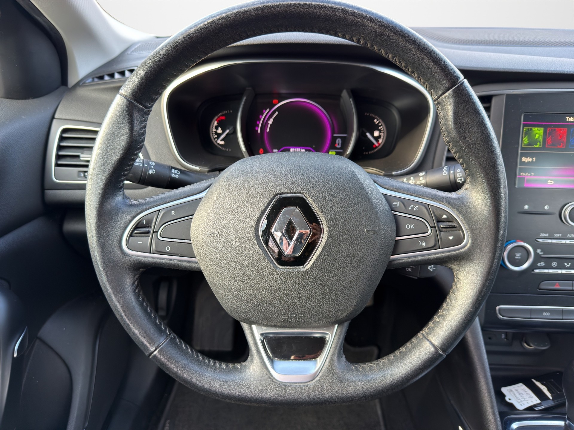 RENAULT Mégane Grandtour 1.5 dCi GT Line EDC-image-11