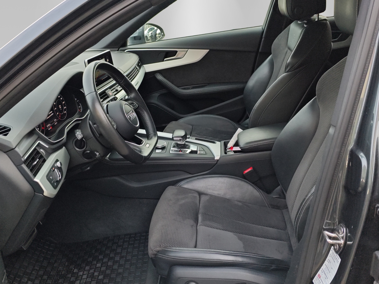 AUDI A4 Avant 3.0 TDI Sport quattro tiptronic-image-8