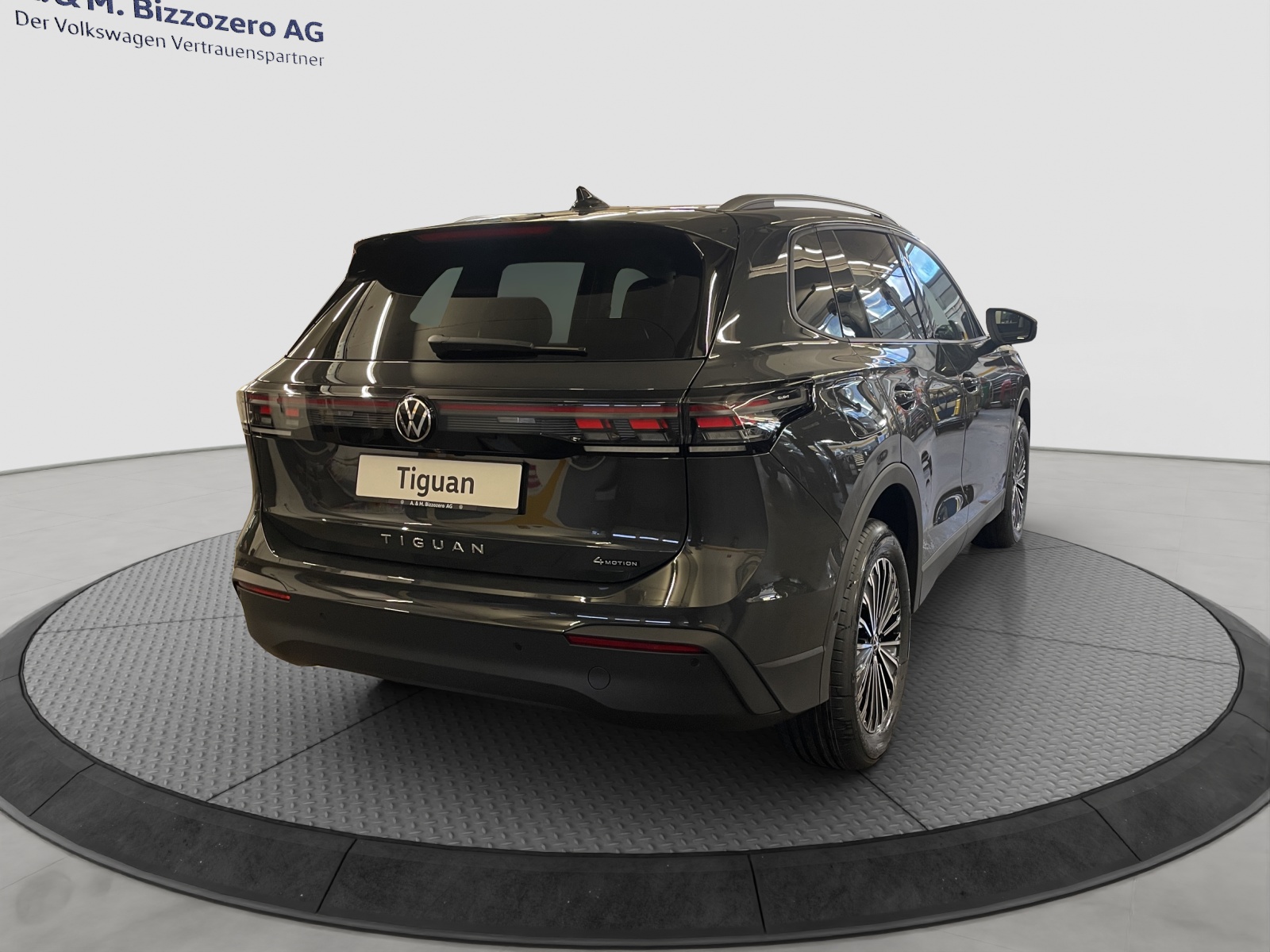 VW Tiguan 2.0 TSI DSG Life 4Motion-image-4