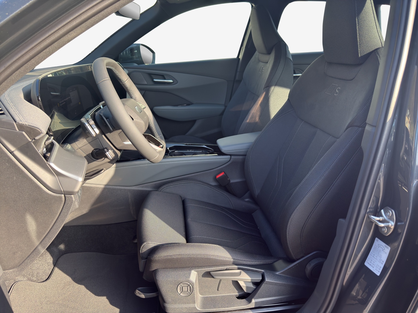 AUDI Q3 SUV 110 kW TFSI S tronic-image-7