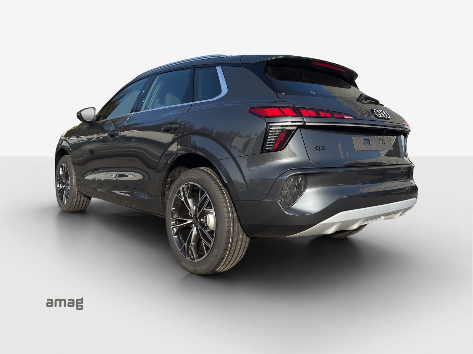AUDI Q3 SUV 110 kW TFSI S tronic-image-2