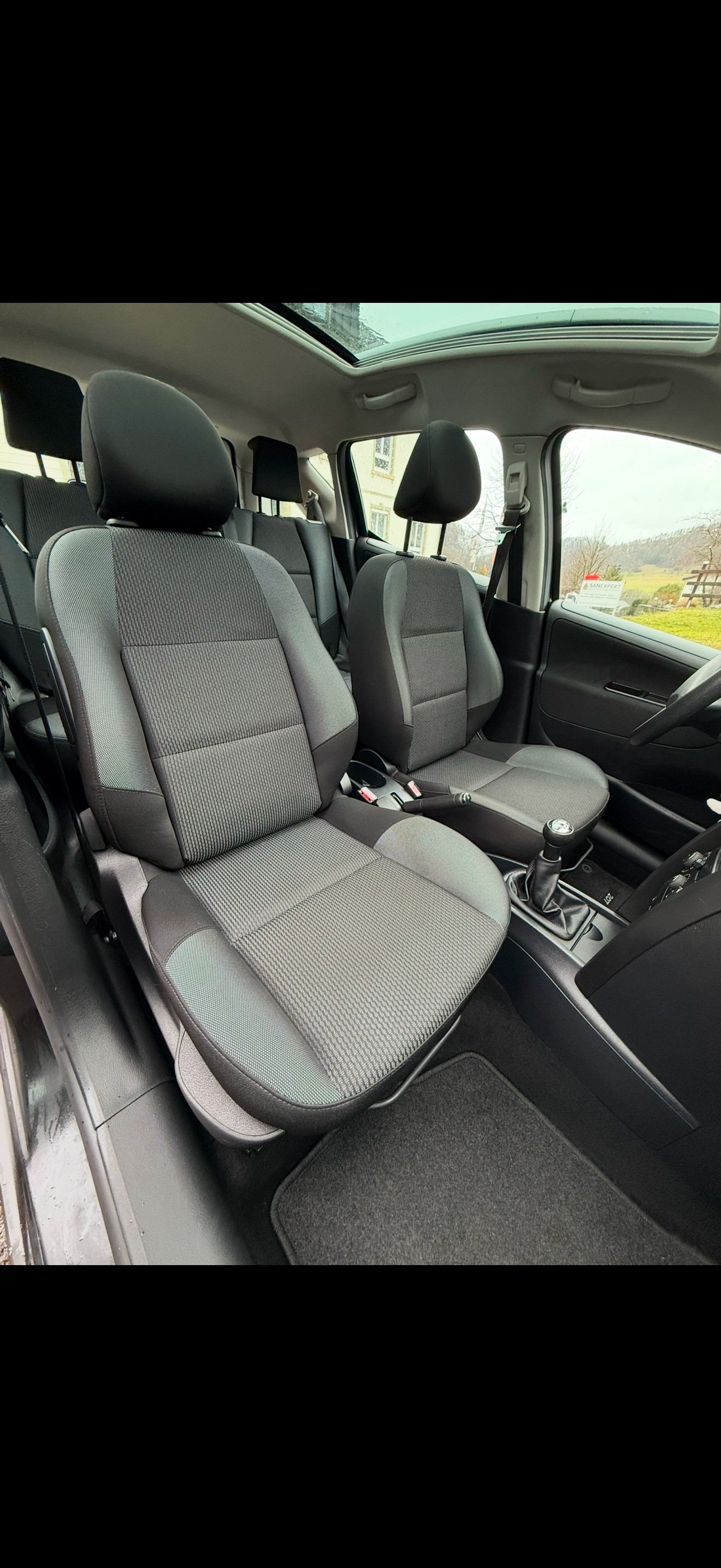 PEUGEOT 207 SW 1.4 16V Millesim 200-image-9