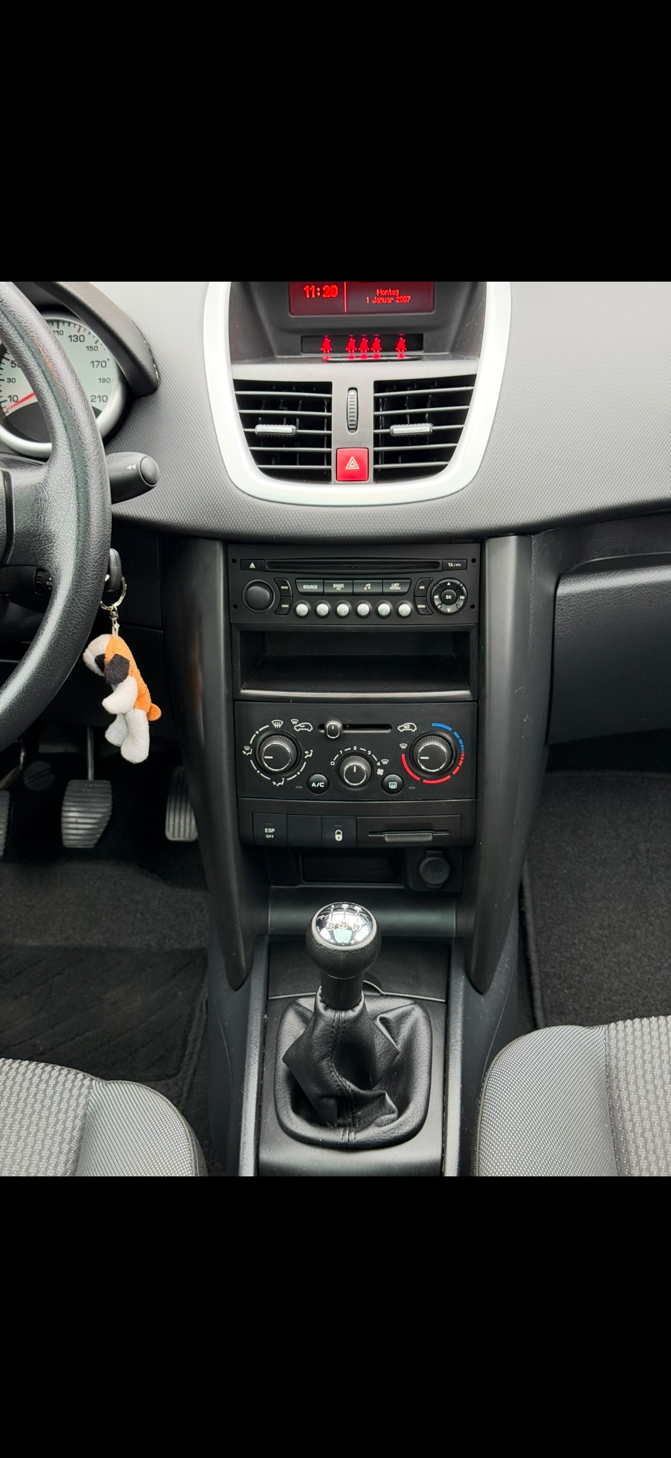 PEUGEOT 207 SW 1.4 16V Millesim 200-image-10