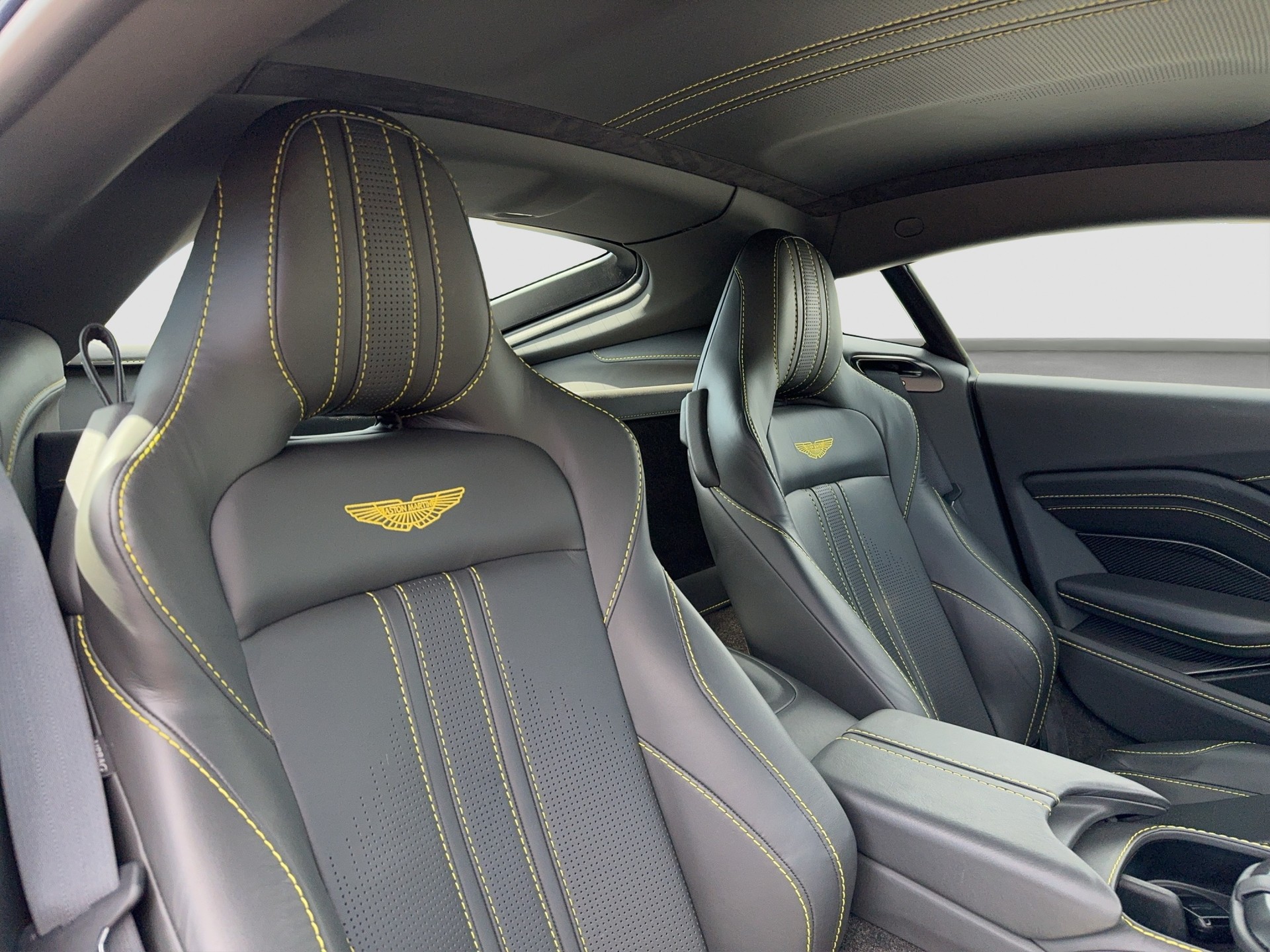 ASTON MARTIN V8 Vantage 4.0 Coupé-image-13