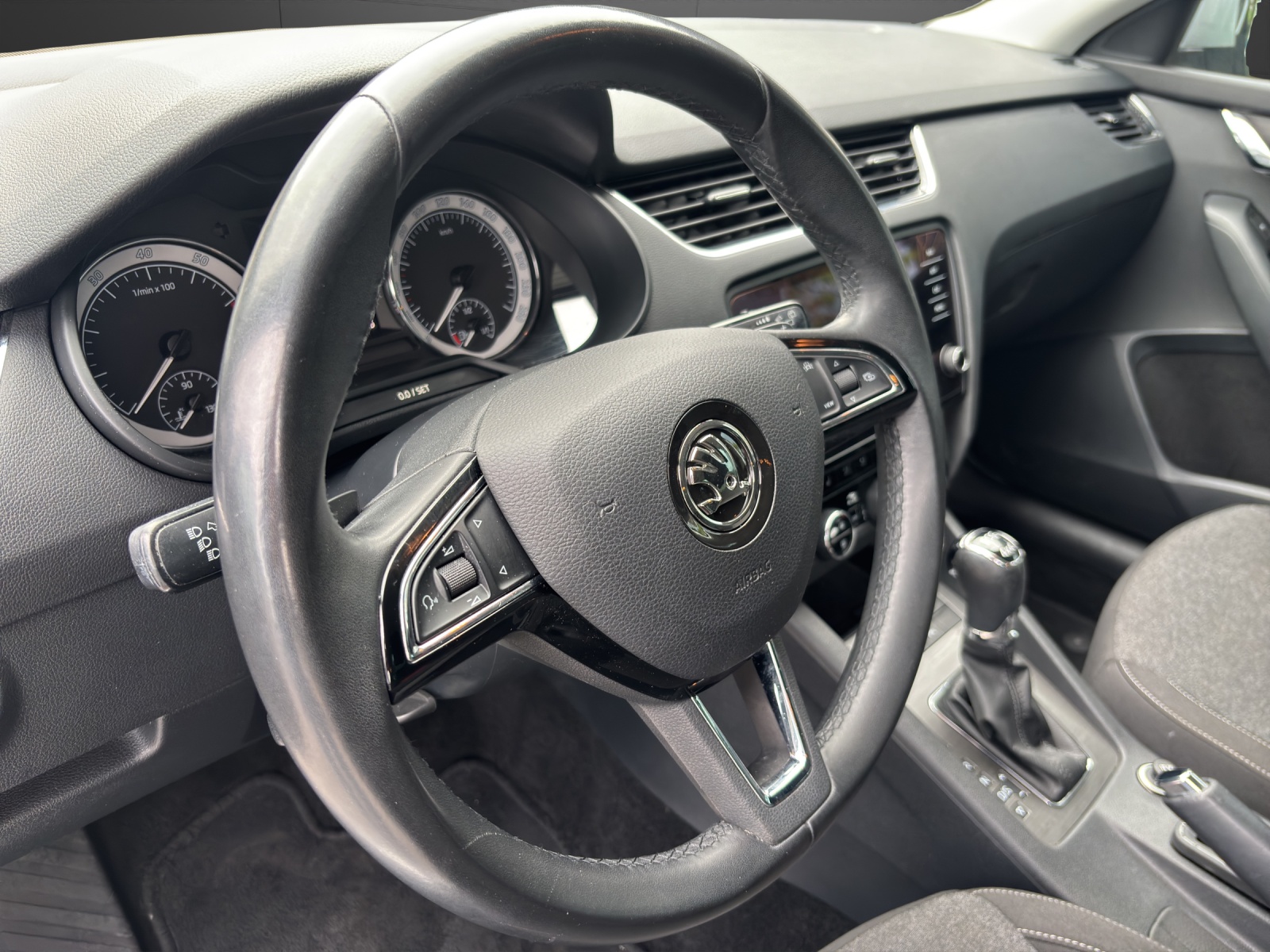 SKODA Octavia Combi 2.0 TSI Soleil 4x4 DSG-image-3