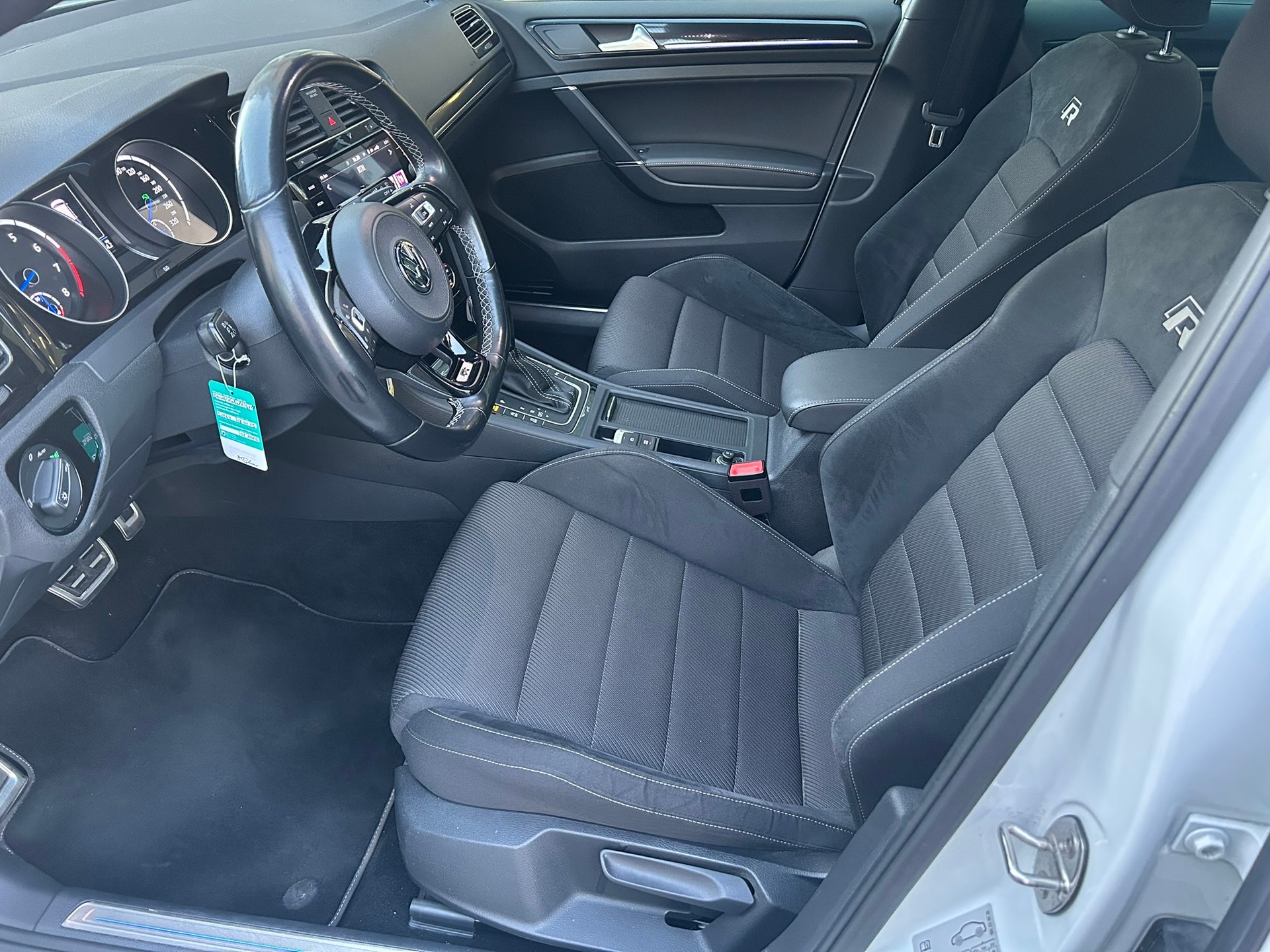 VW Golf VII 2.0 TSI R DSG 4Motion-image-7