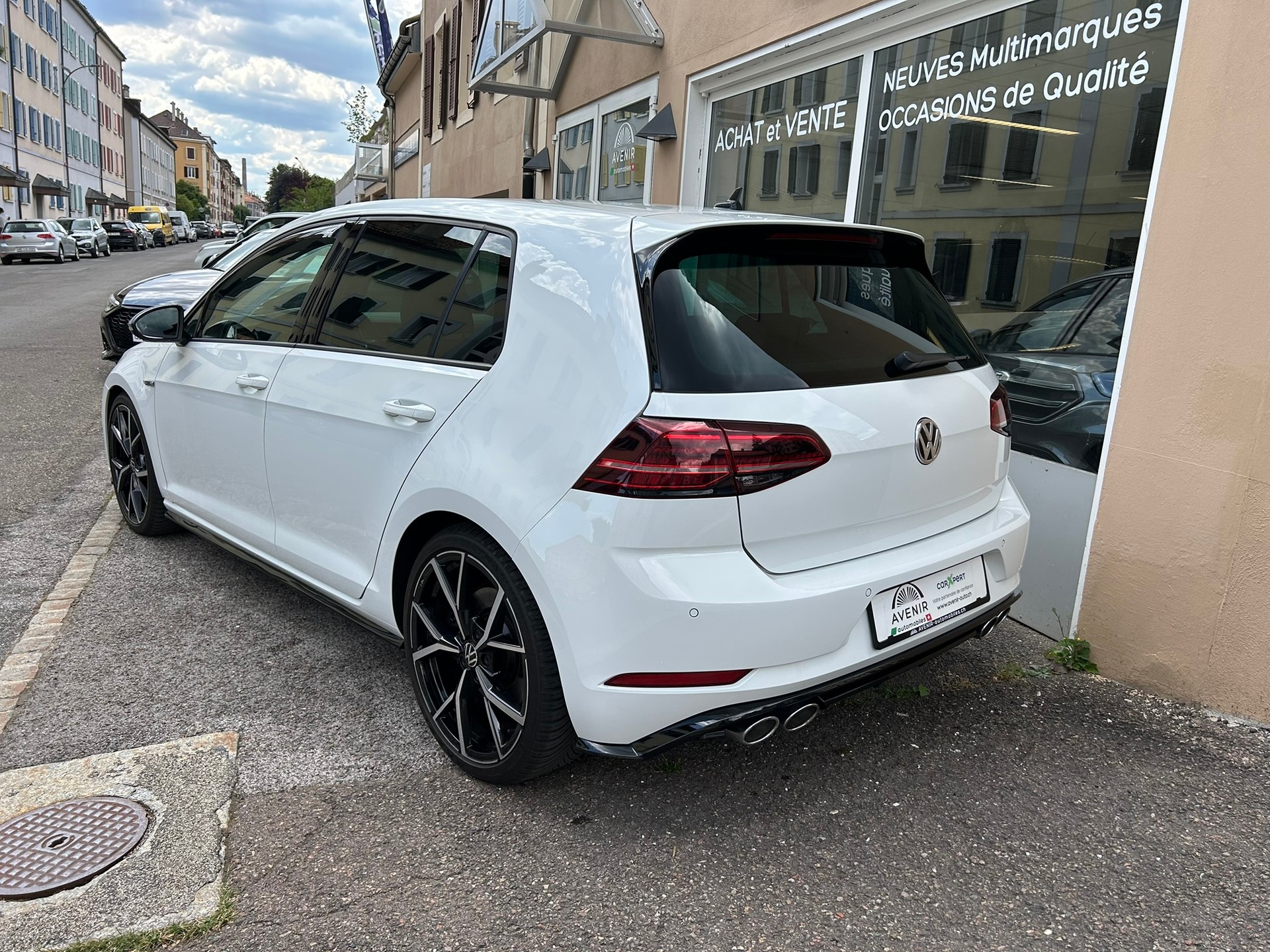 VW Golf VII 2.0 TSI R DSG 4Motion-image-2