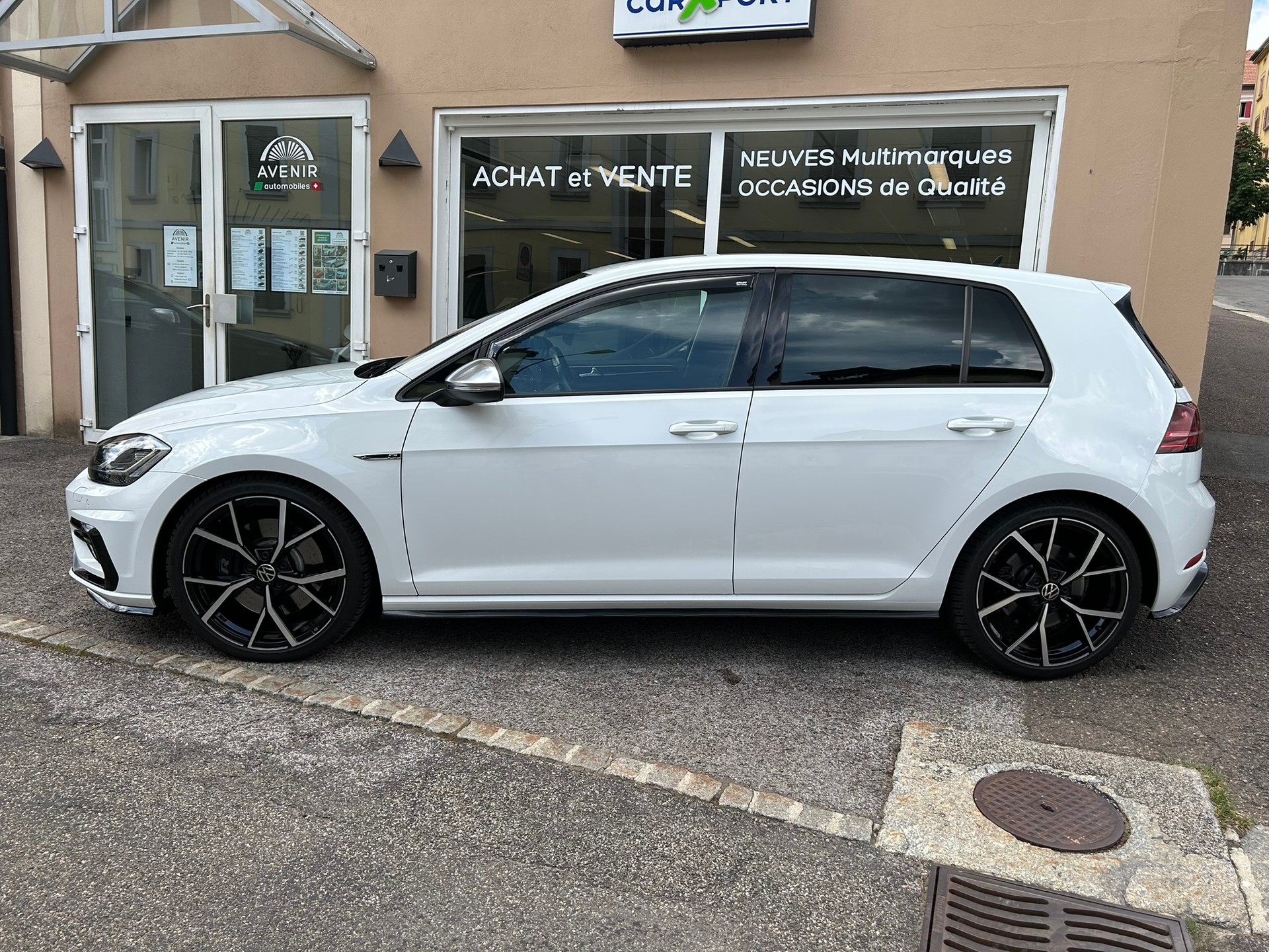 VW Golf VII 2.0 TSI R DSG 4Motion-image-1