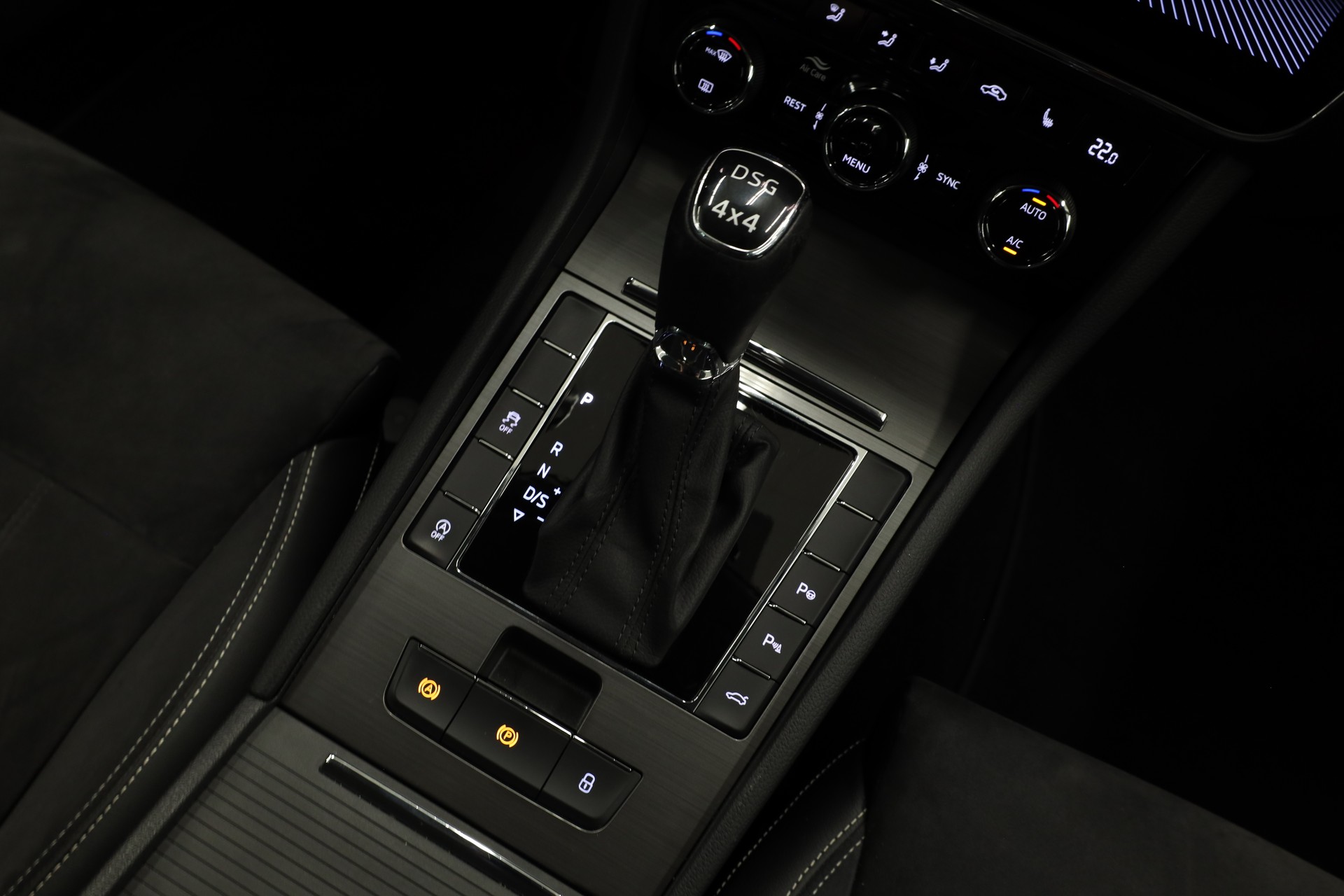 SKODA Superb Combi 2.0 TDI 190 Style 4x4 DSG-image-22