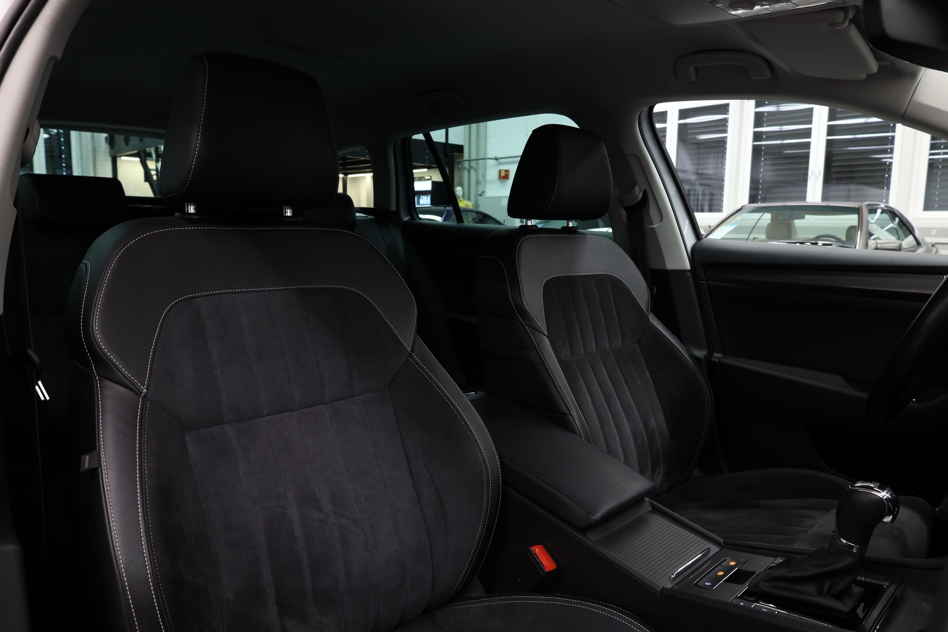 SKODA Superb Combi 2.0 TDI 190 Style 4x4 DSG-image-17