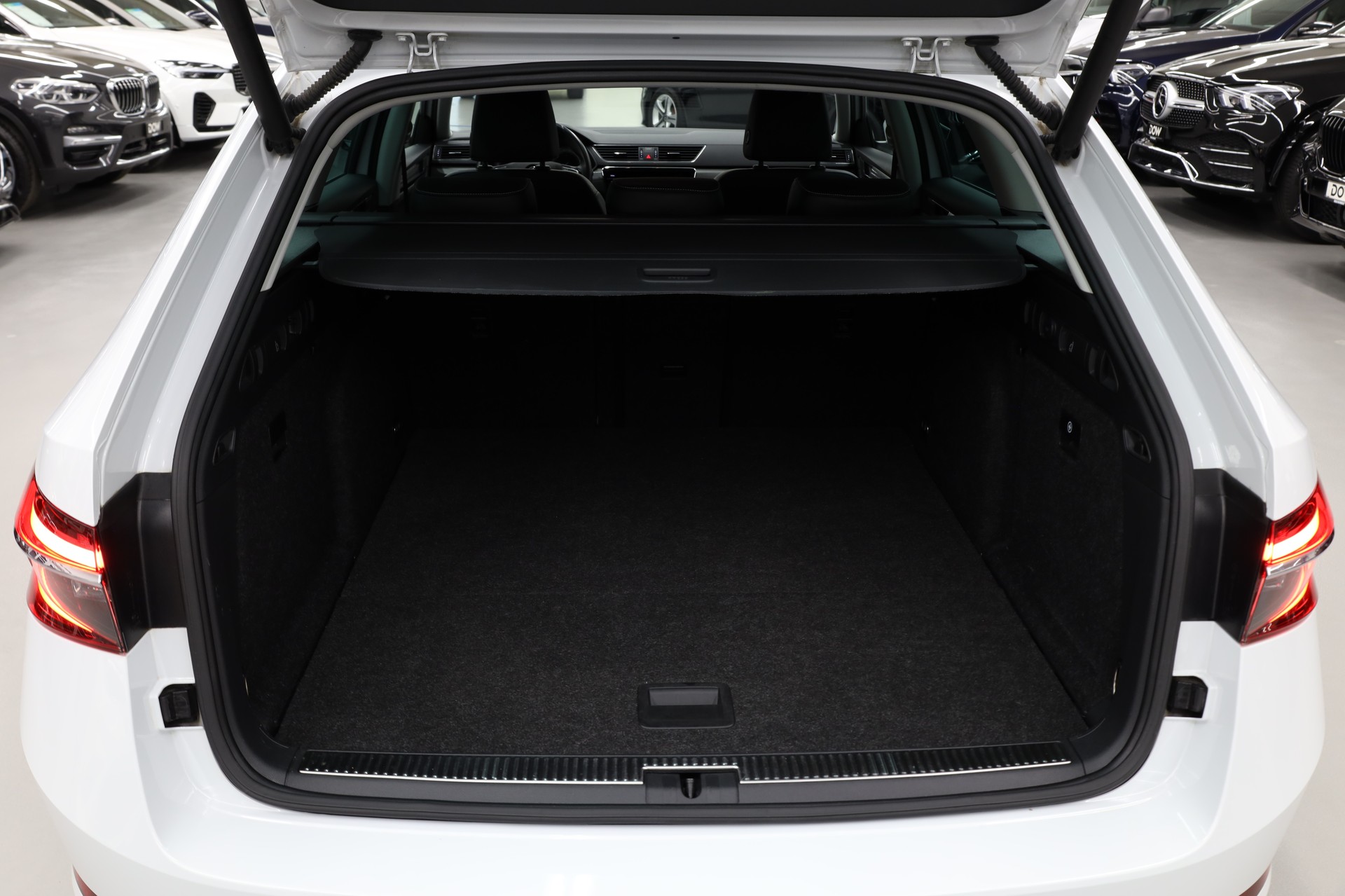 SKODA Superb Combi 2.0 TDI 190 Style 4x4 DSG-image-11