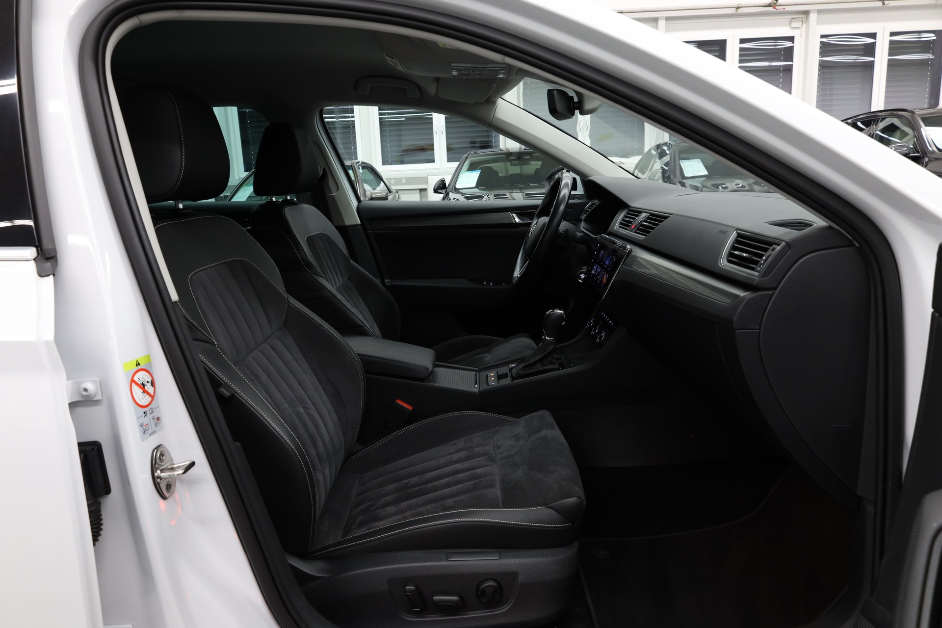 SKODA Superb Combi 2.0 TDI 190 Style 4x4 DSG-image-15