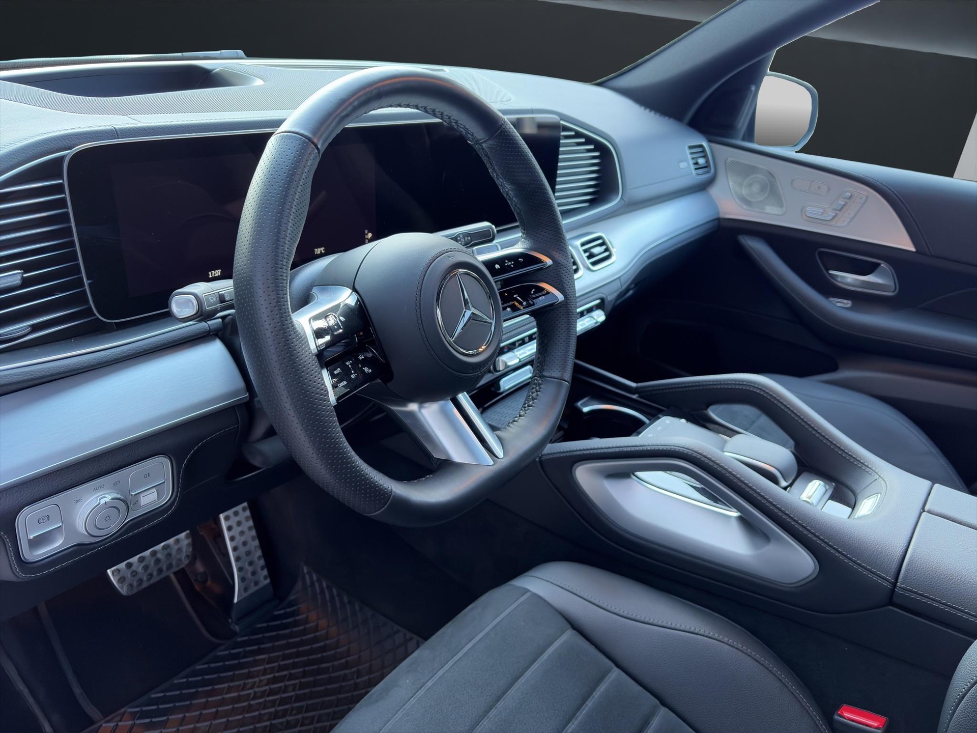 MERCEDES-BENZ GLE 350 de AMG Line 4matic-image-5
