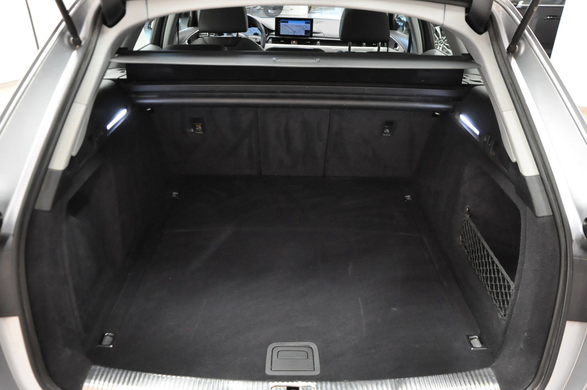 AUDI A4 Avant 40 TDI Attraction quattro S-tronic-image-24