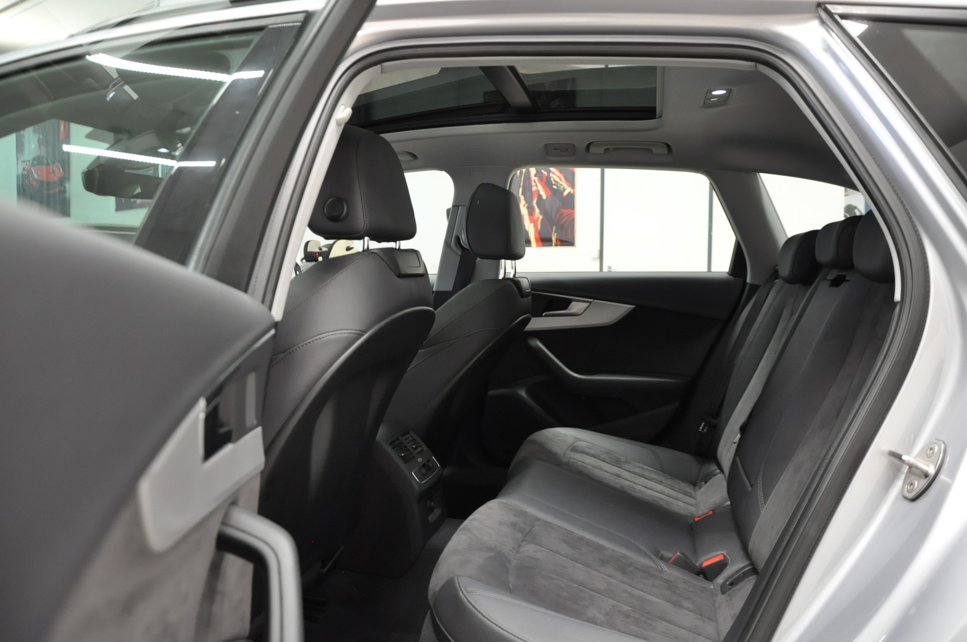 AUDI A4 Avant 40 TDI Attraction quattro S-tronic-image-17