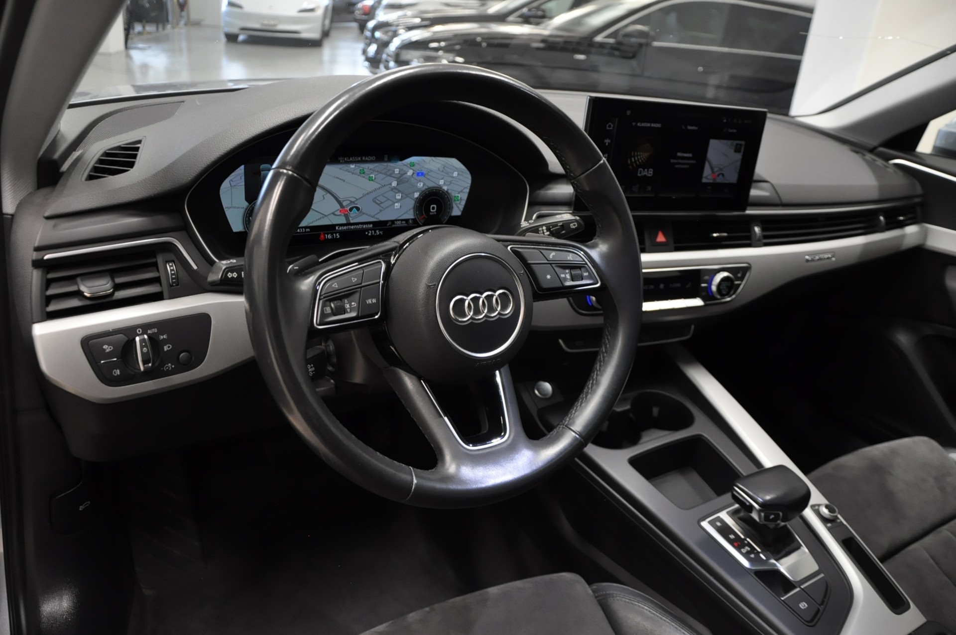 AUDI A4 Avant 40 TDI Attraction quattro S-tronic-image-12