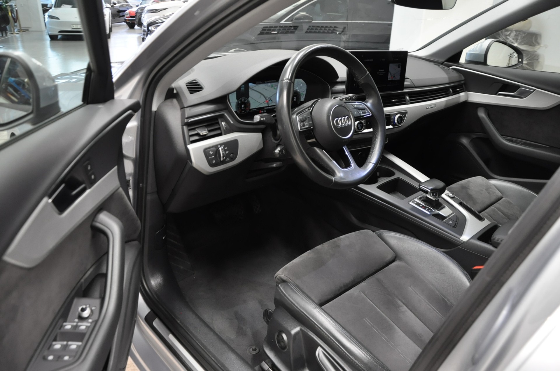 AUDI A4 Avant 40 TDI Attraction quattro S-tronic-image-11