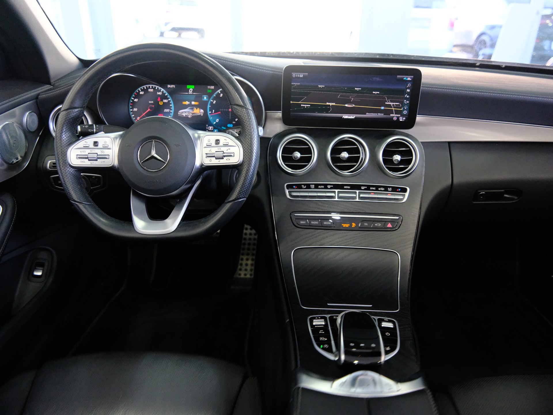 MERCEDES-BENZ C 200 Cabriolet 4Matic 9G-Tronic-image-11
