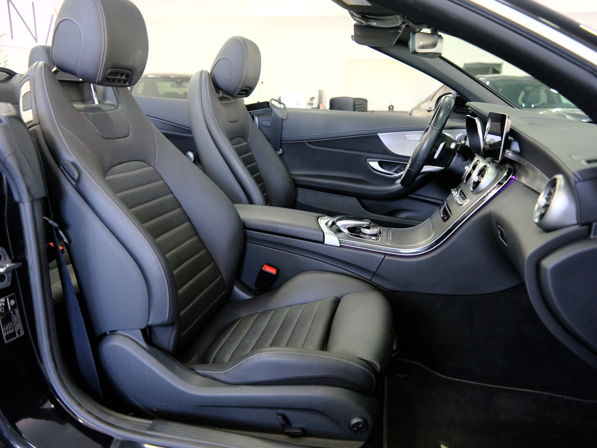 MERCEDES-BENZ C 200 Cabriolet 4Matic 9G-Tronic-image-13