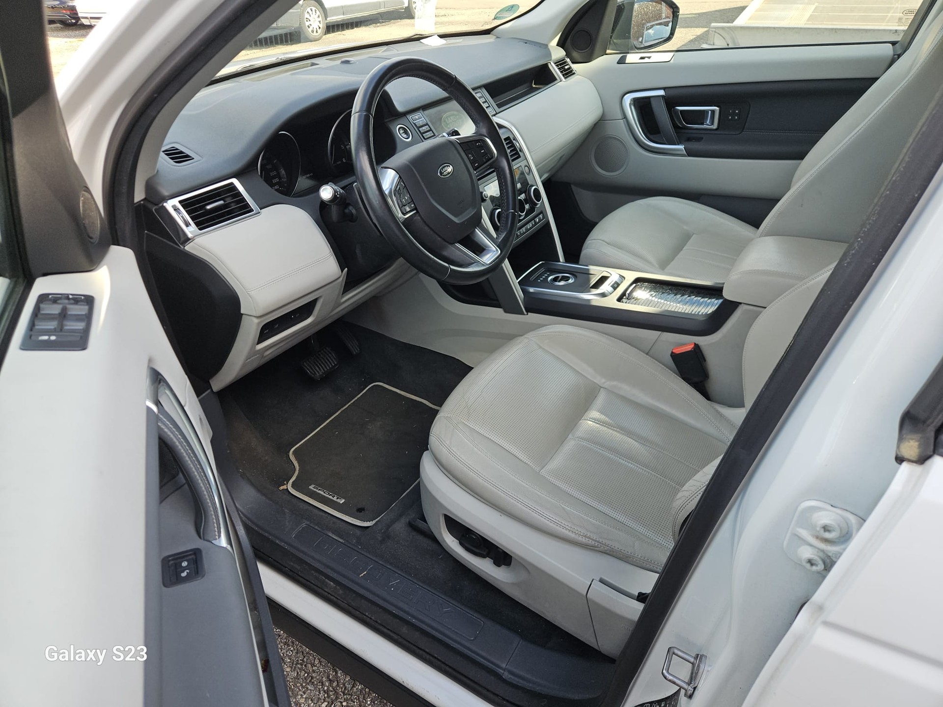 LAND ROVER Discovery Sport 2.0 TD4 HSE AT9-image-12