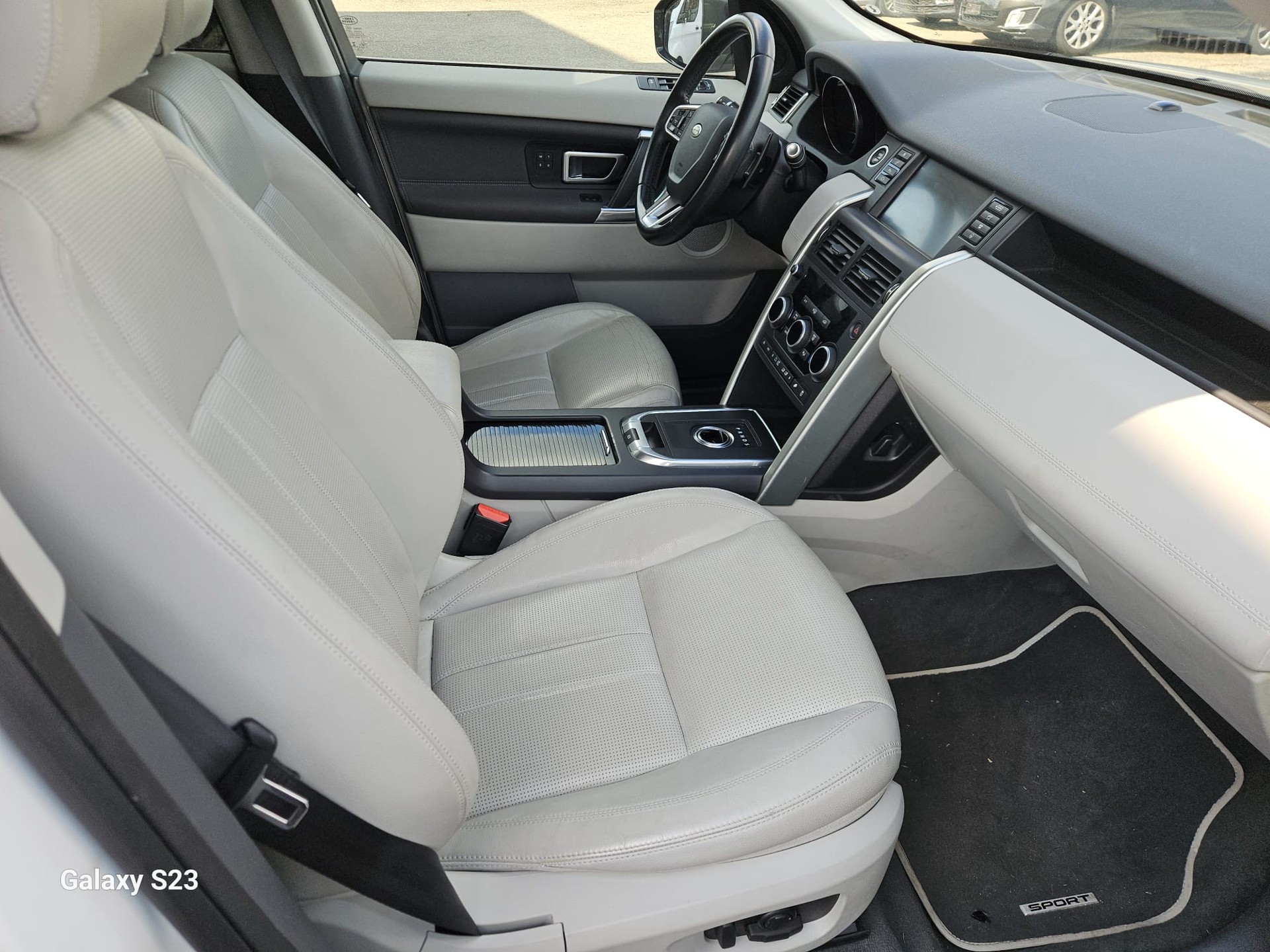 LAND ROVER Discovery Sport 2.0 TD4 HSE AT9-image-6