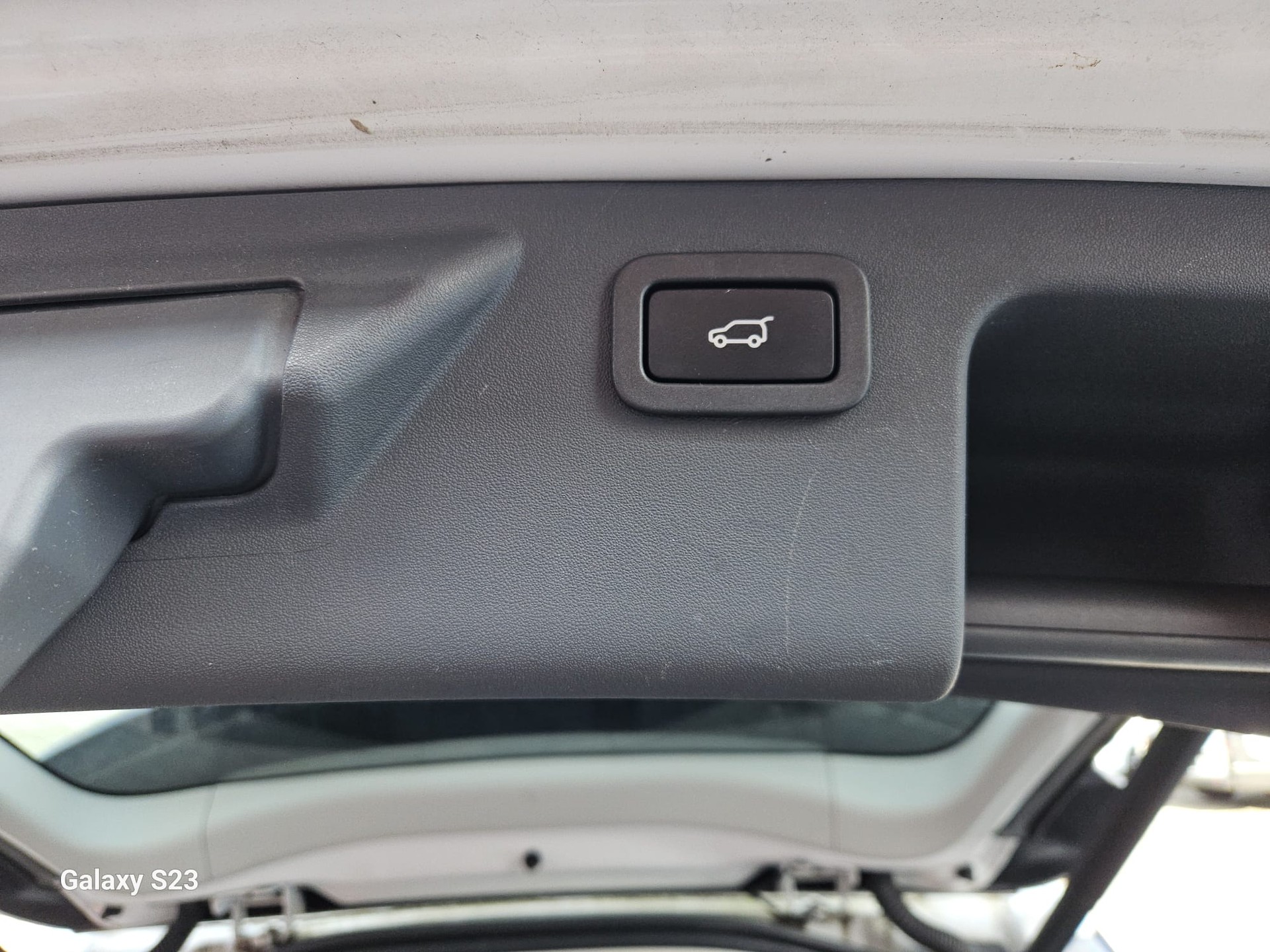 LAND ROVER Discovery Sport 2.0 TD4 HSE AT9-image-9