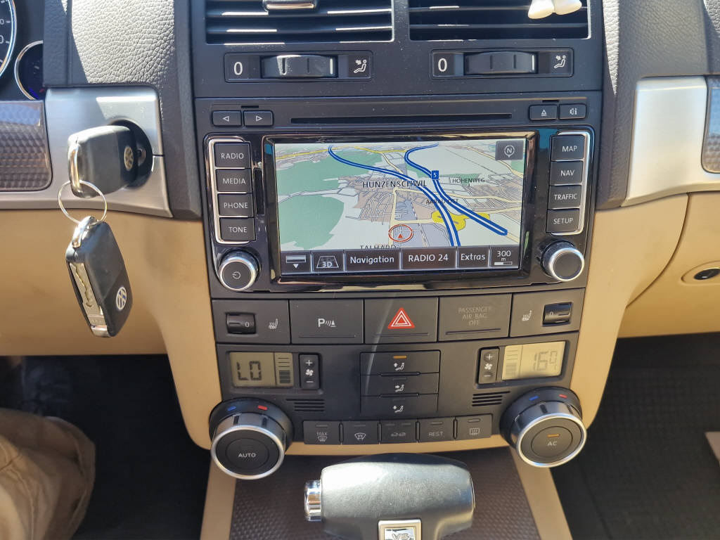 VW Touareg 3.0 V6 TDI Luxus-image-11