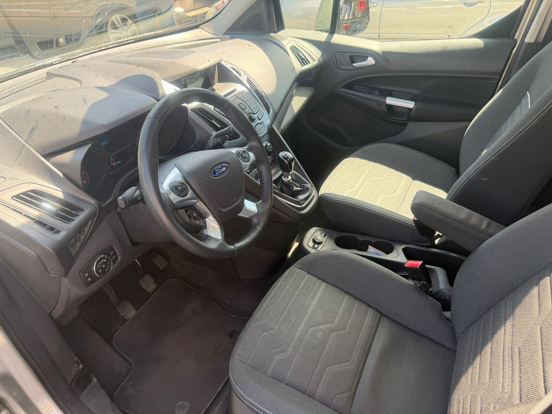 FORD Tourneo Connect 1.0 SCTi Titanium-image-4