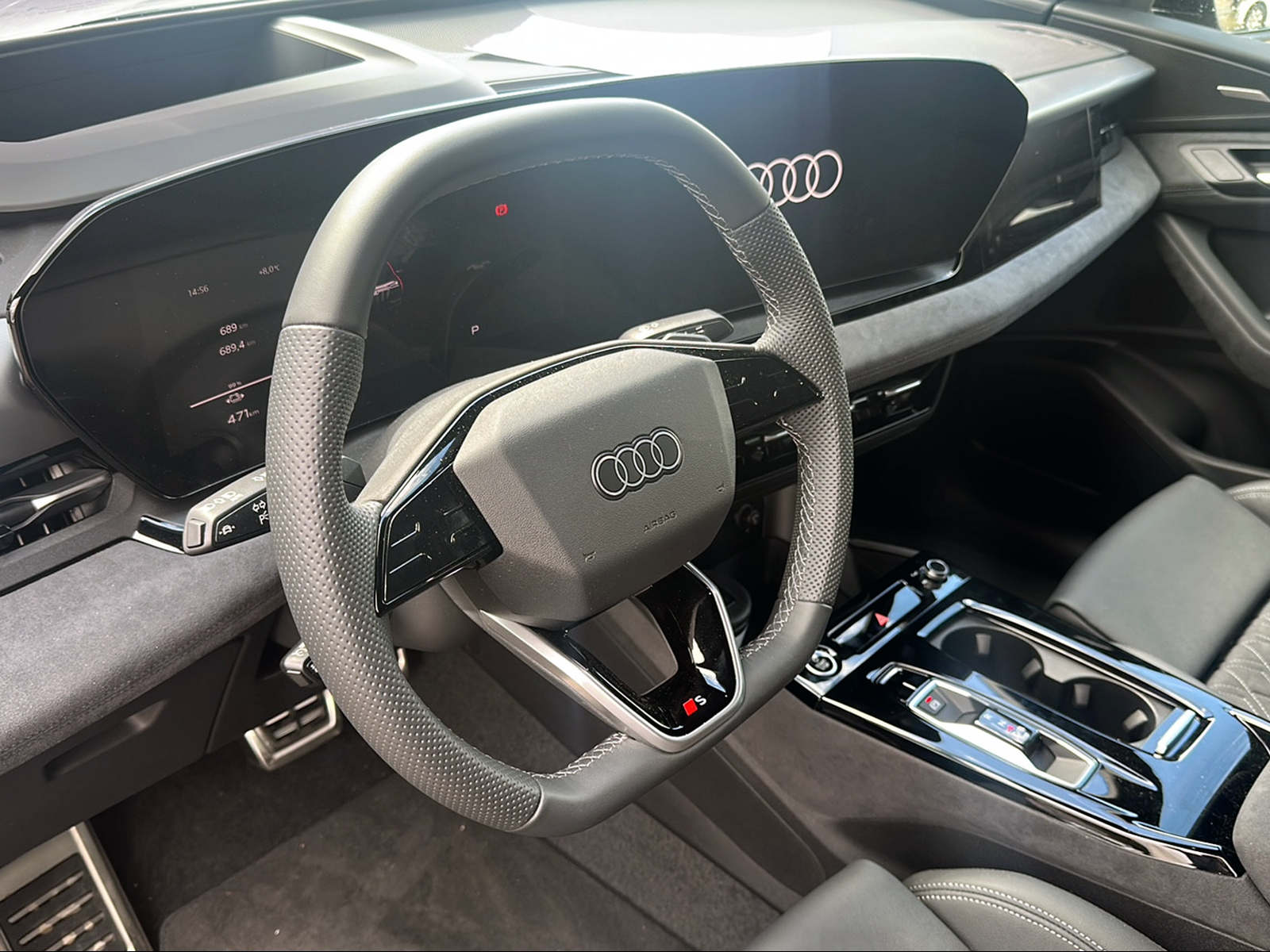 AUDI Q6 Sportback e-tron quattro-image-2