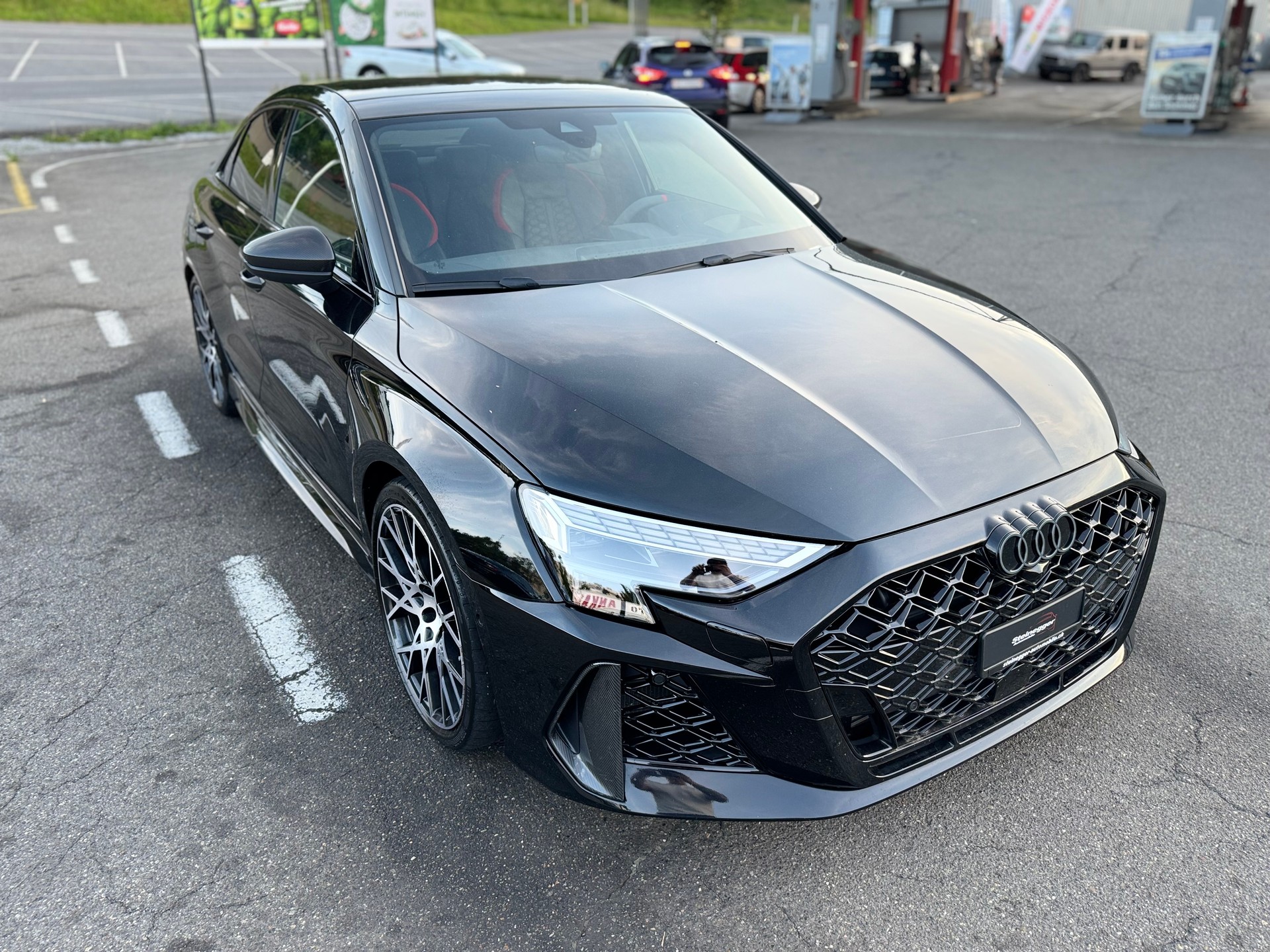 AUDI RS3 Limousine 2.5 TSI quattro S-tronic ° Vollausstattung inkl. Carbon RS Exterieur °