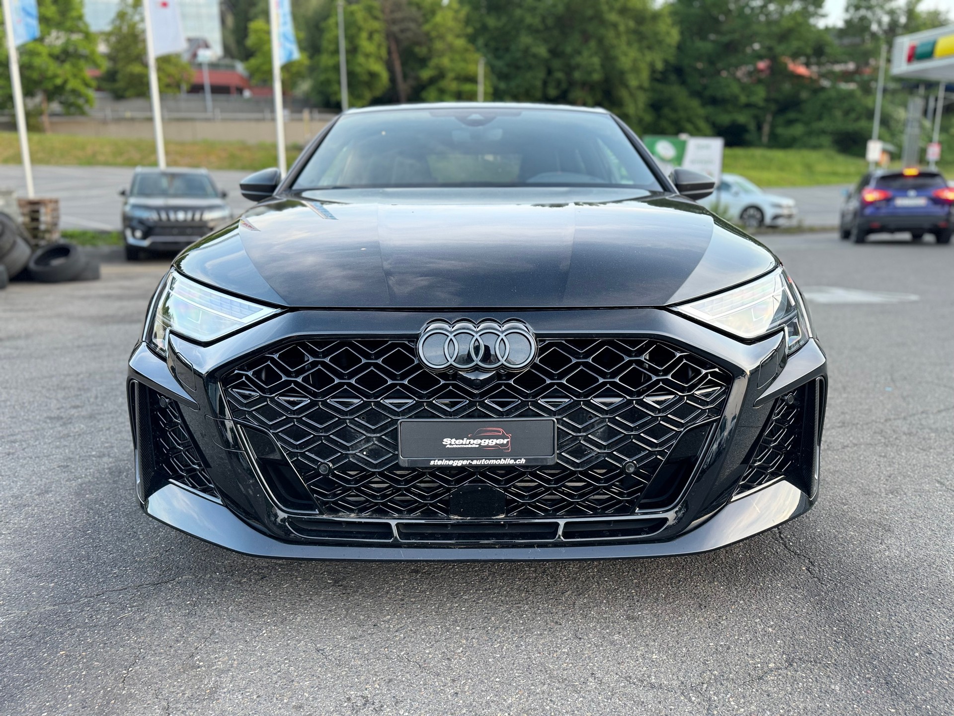 AUDI RS3 Limousine 2.5 TSI quattro S-tronic ° Vollausstattung inkl. Carbon RS Exterieur °-showroom-element-3