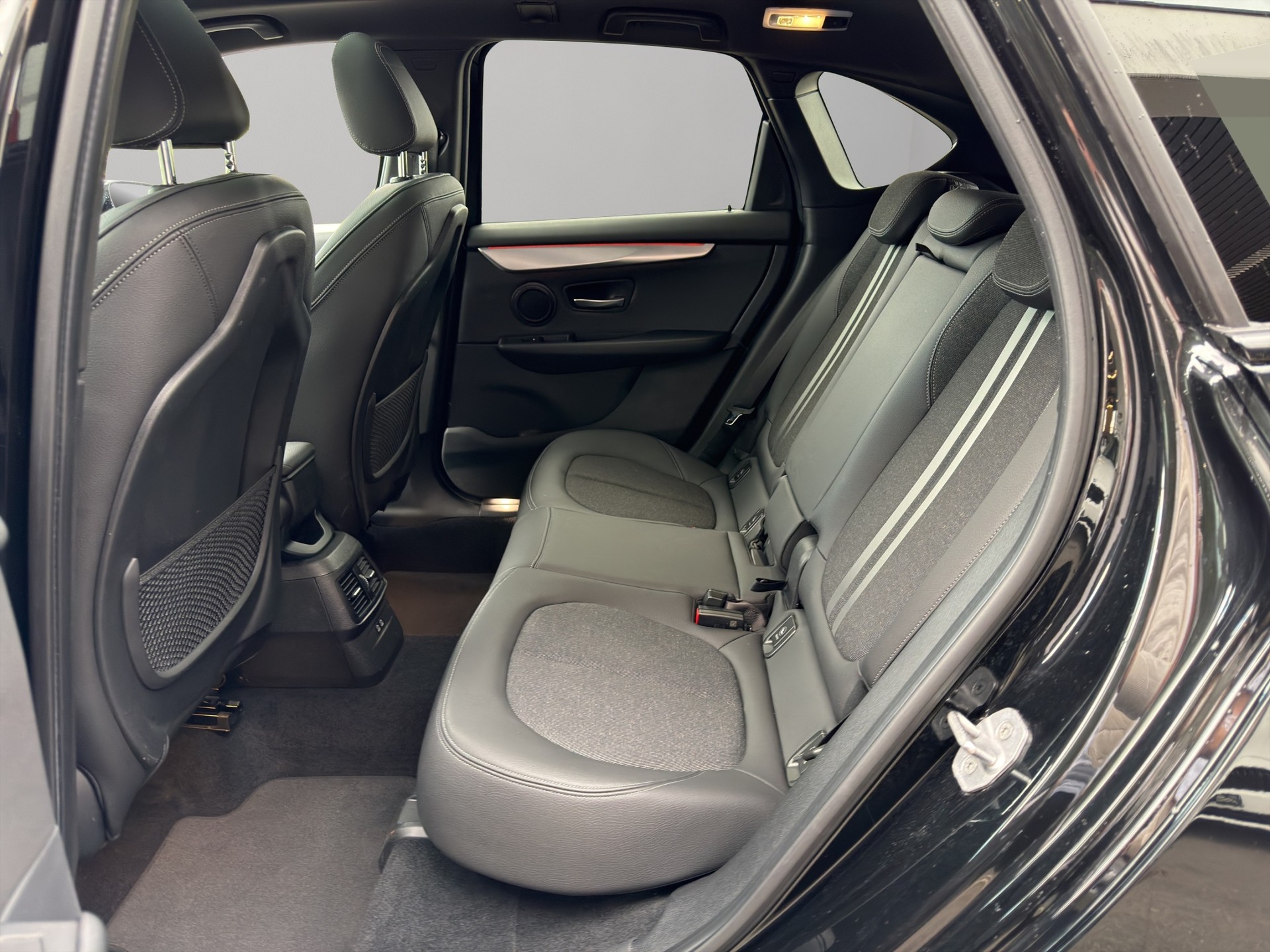BMW 218d xDrive Active Tourer Steptronic M Sport-image-16