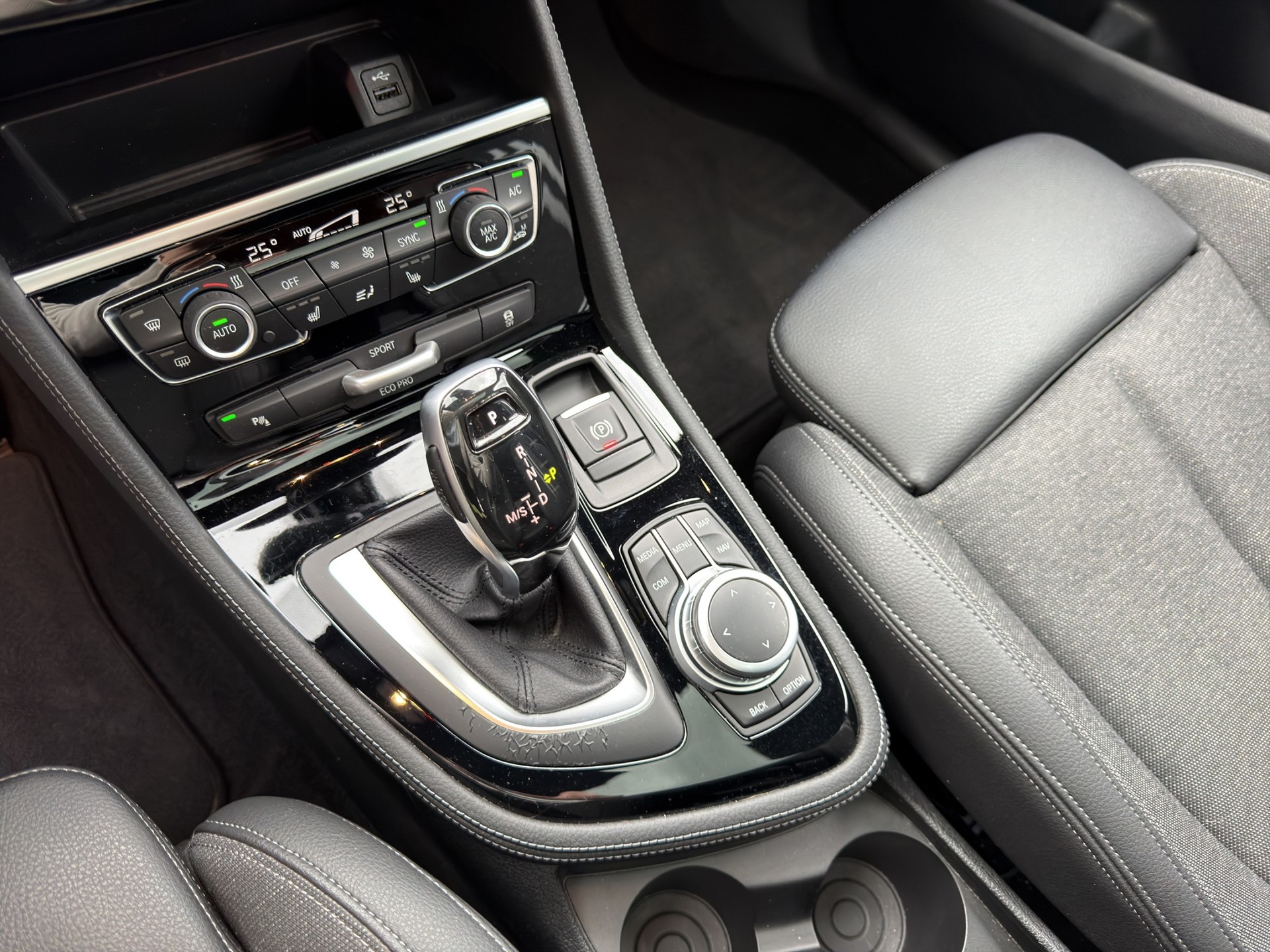 BMW 218d xDrive Active Tourer Steptronic M Sport-image-13