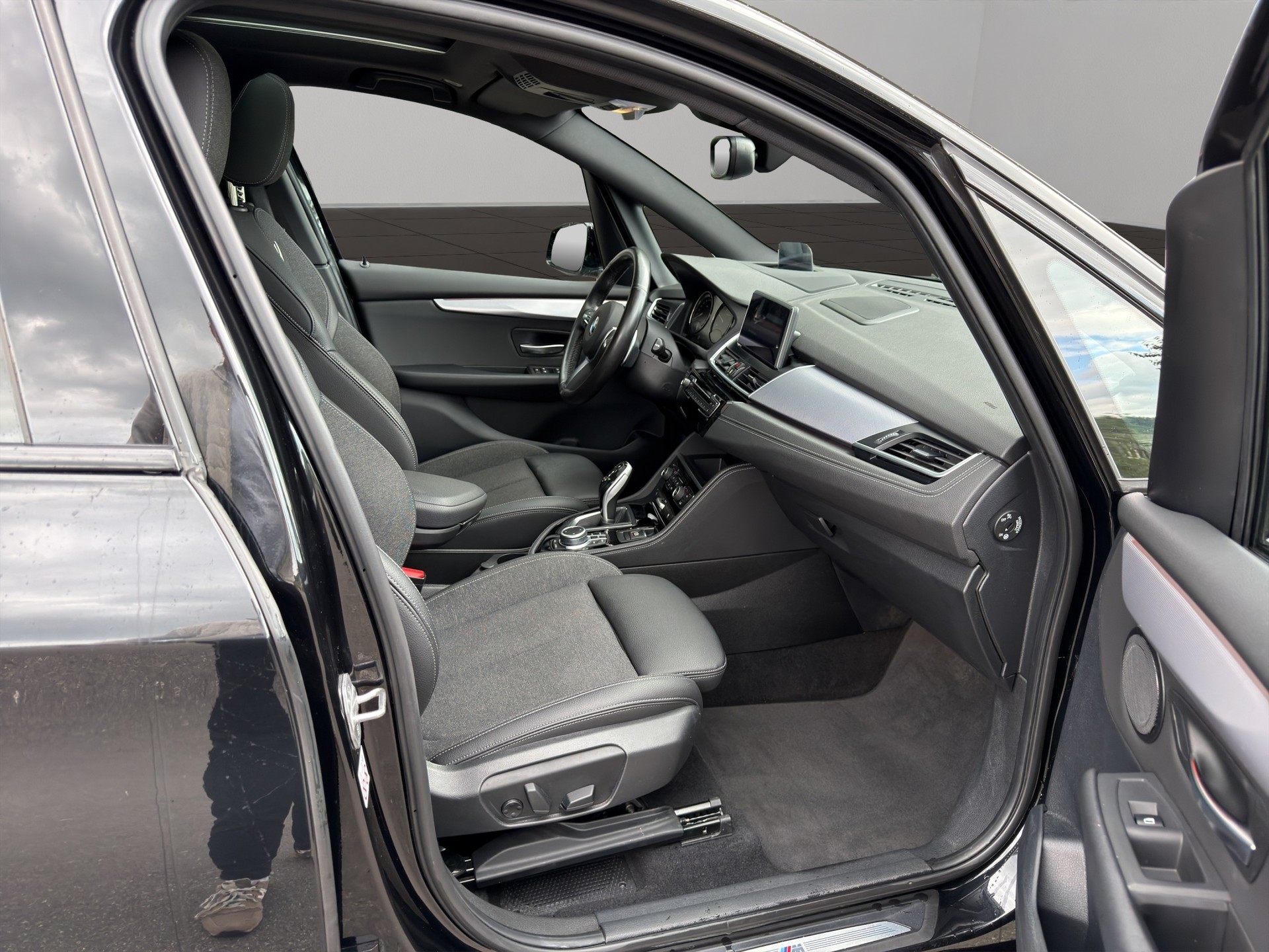 BMW 218d xDrive Active Tourer Steptronic M Sport-image-18