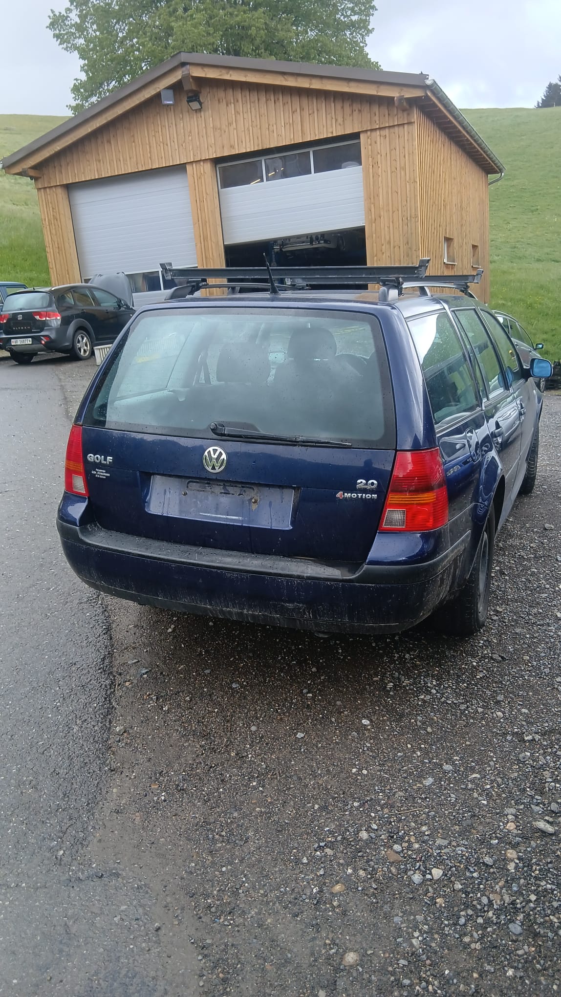 VW Golf Variant 2.0 Comfortline 4Motion-image-2