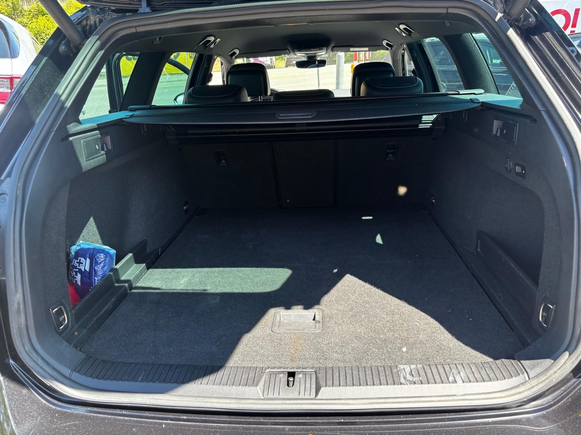 VW Passat Variant 2.0 TDI 190 SCR Highl. DSG 4m-image-17