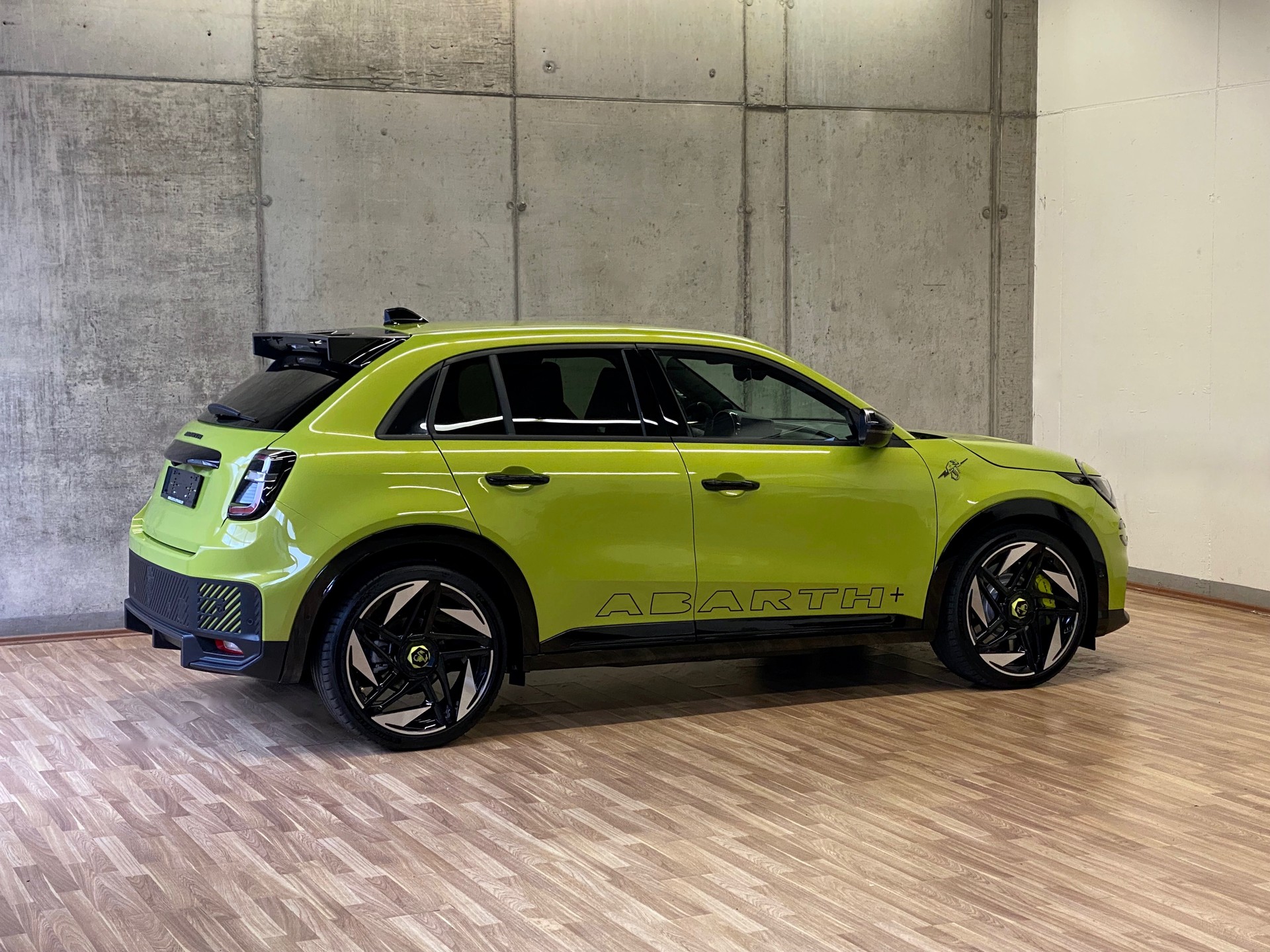FIAT Abarth 600e*Swiss*Scorpionissima*-showroom-element-2