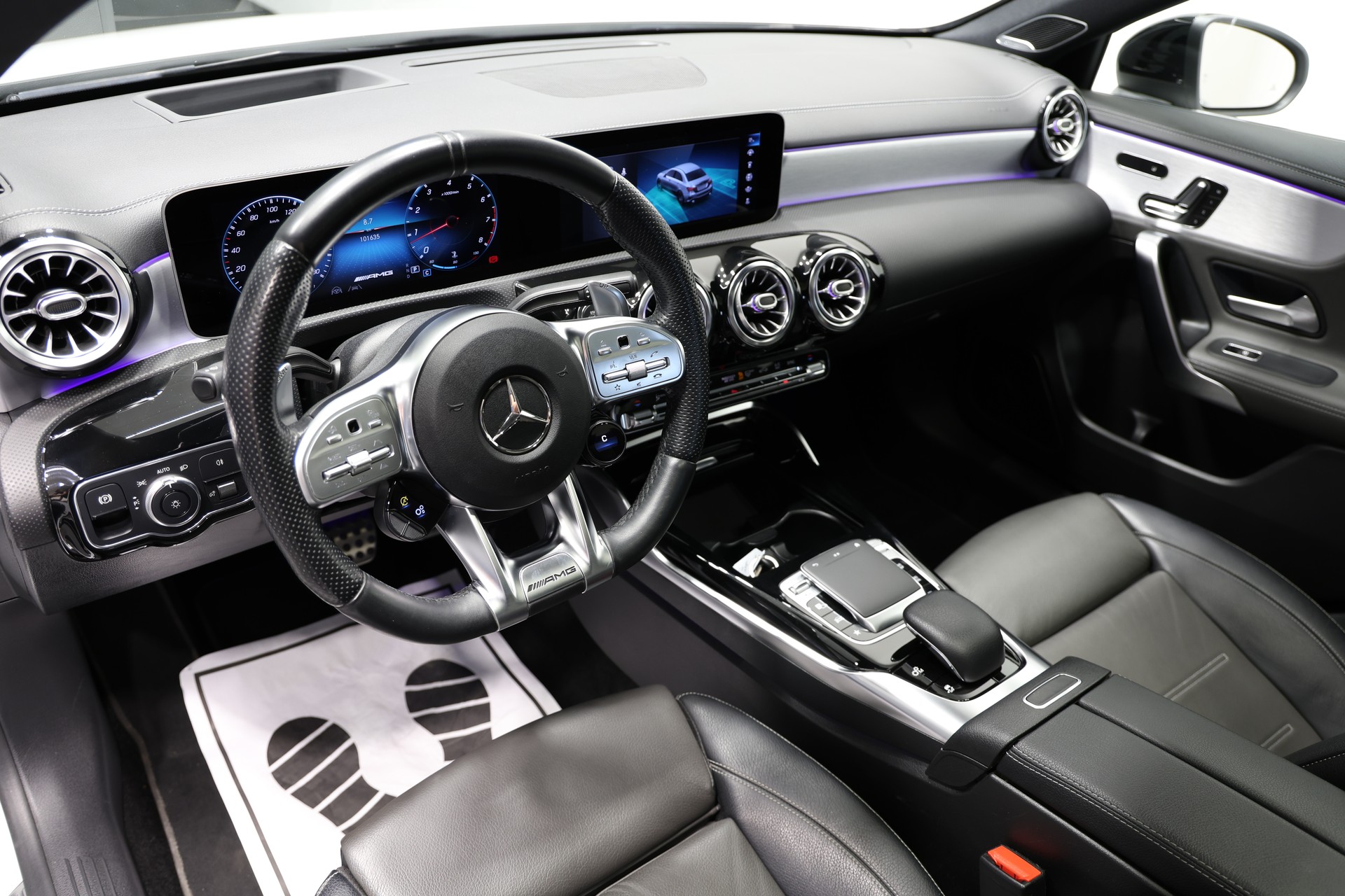 MERCEDES-BENZ A 35 AMG 4Matic Limousine Speedshift *CH-Fahrzeug*Sedan*-image-12