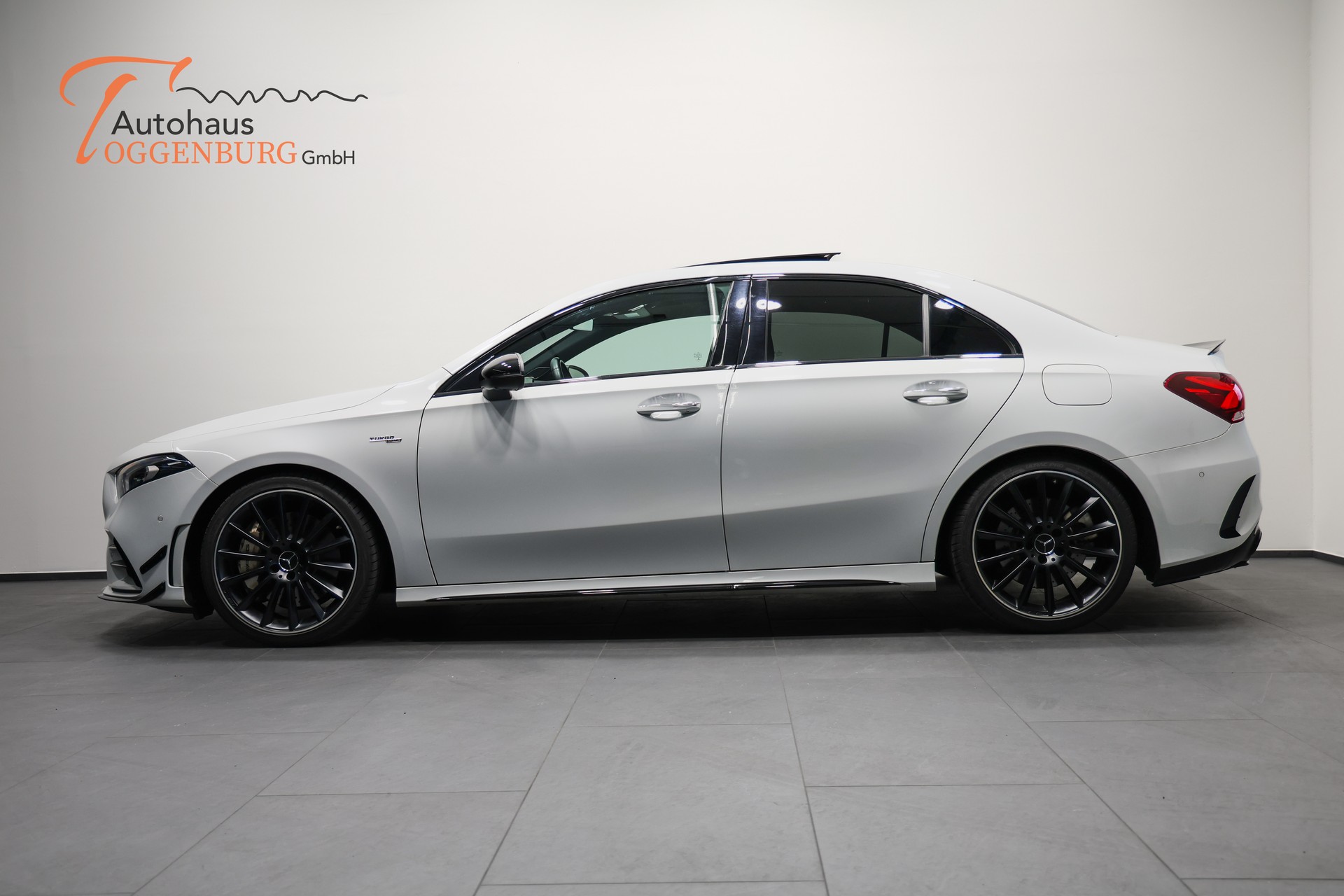 MERCEDES-BENZ A 35 AMG 4Matic Limousine Speedshift *CH-Fahrzeug*Sedan*-image-4