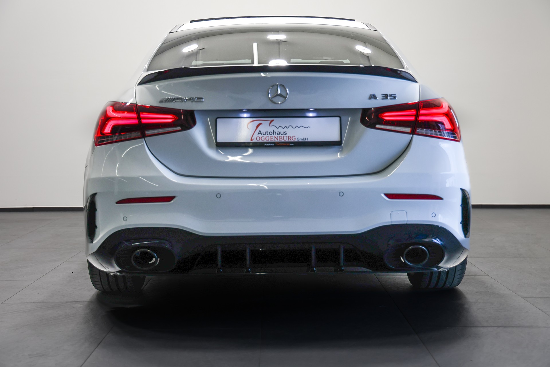 MERCEDES-BENZ A 35 AMG 4Matic Limousine Speedshift *CH-Fahrzeug*Sedan*-image-9