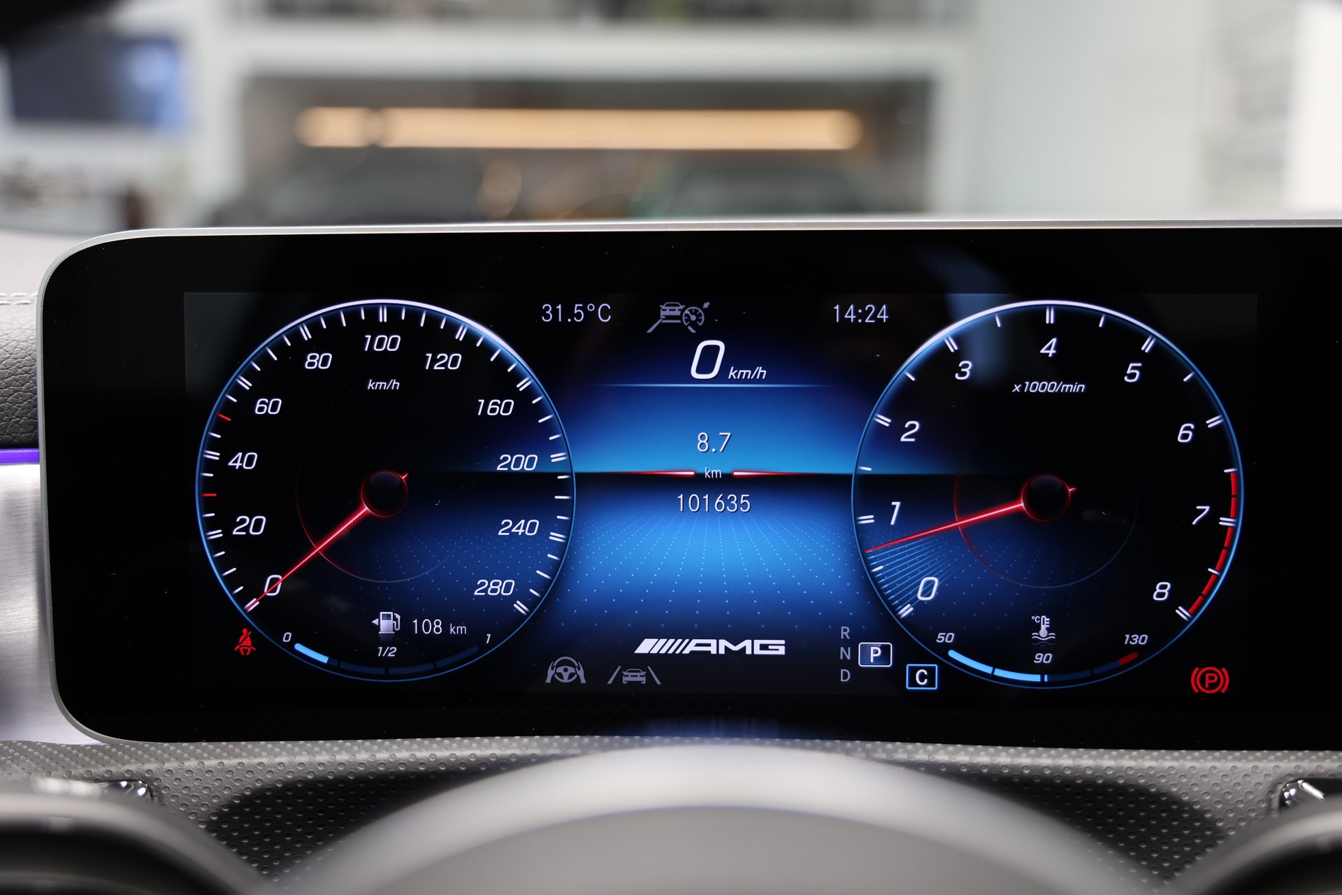 MERCEDES-BENZ A 35 AMG 4Matic Limousine Speedshift *CH-Fahrzeug*Sedan*-image-22