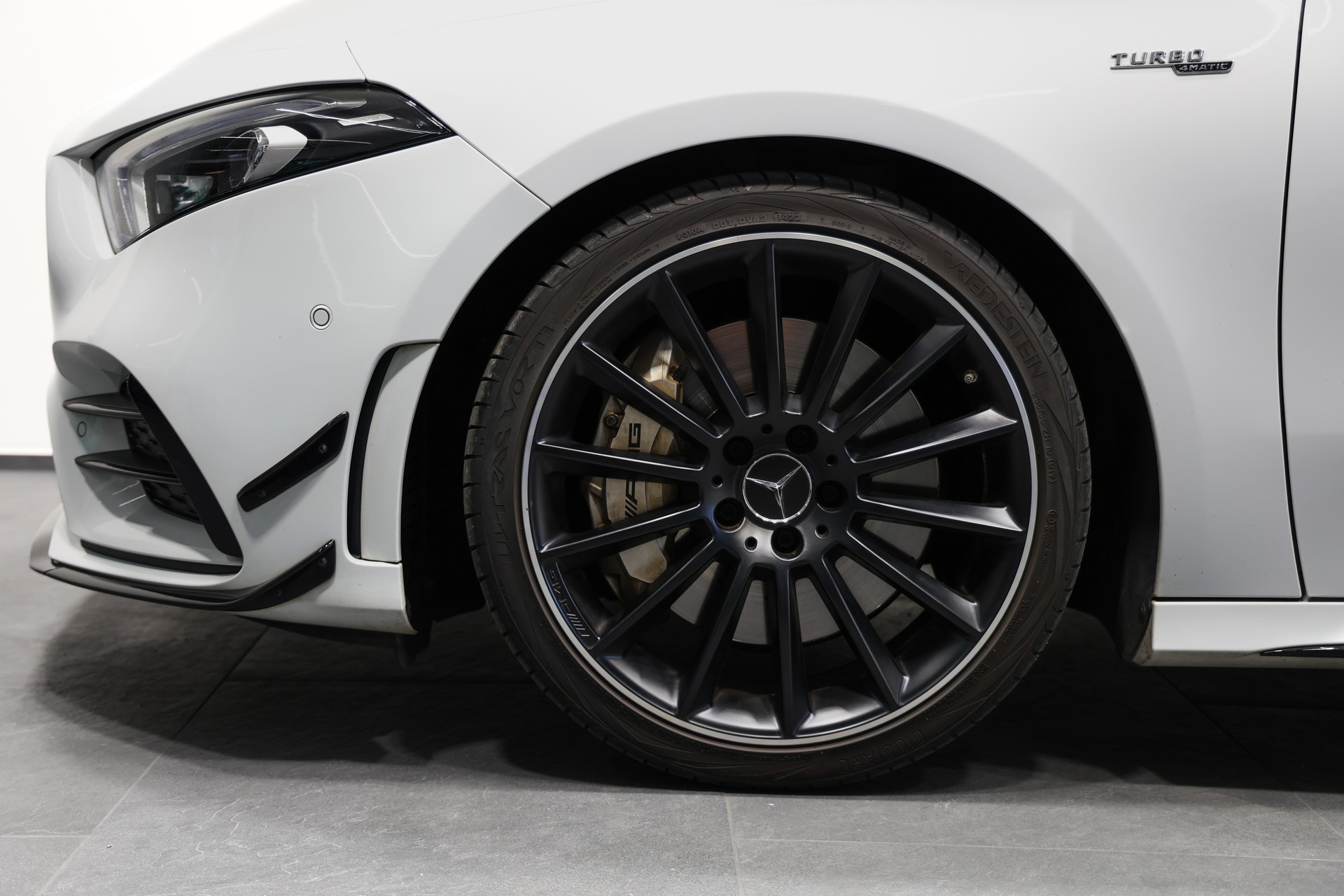 MERCEDES-BENZ A 35 AMG 4Matic Limousine Speedshift *CH-Fahrzeug*Sedan*-image-11