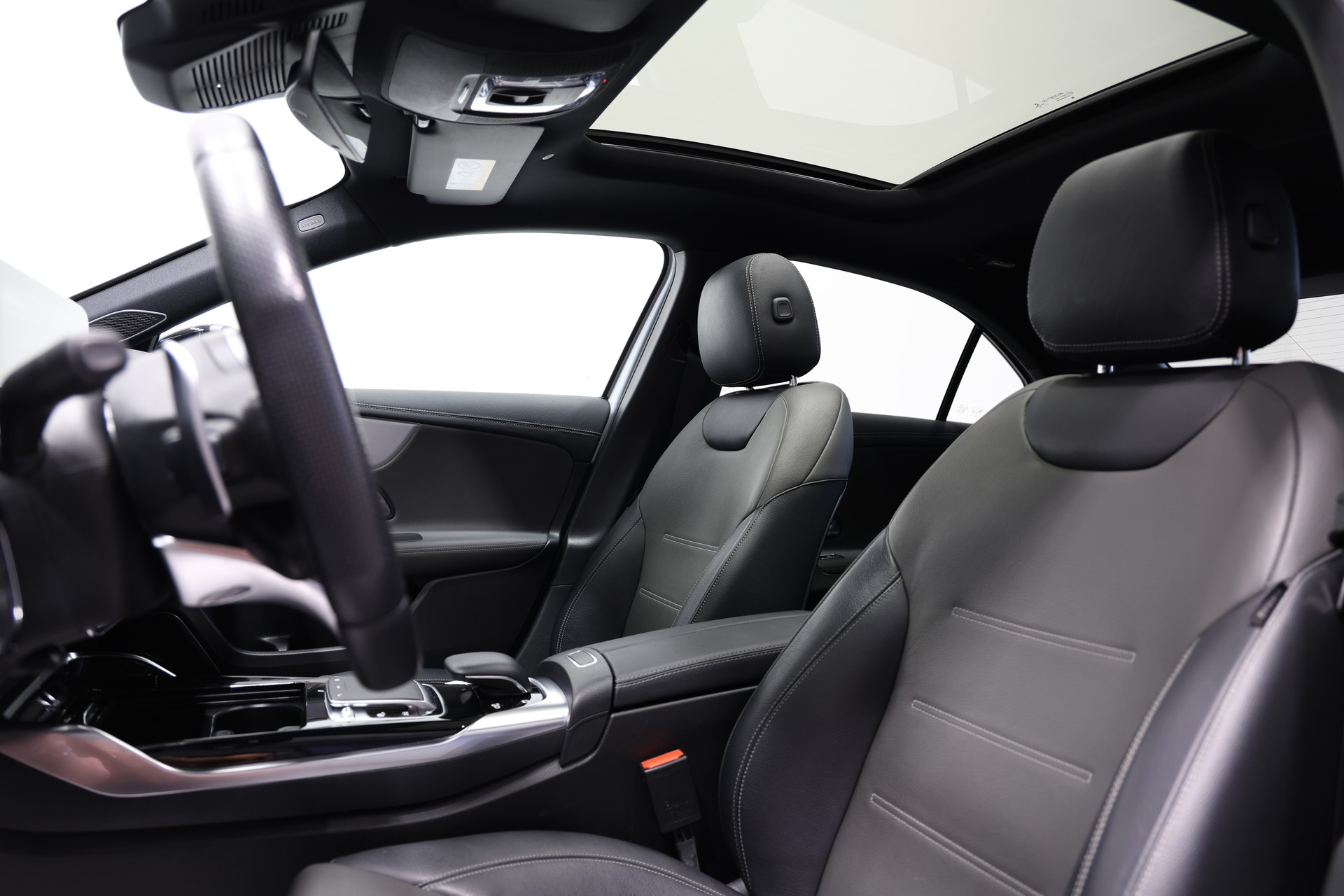 MERCEDES-BENZ A 35 AMG 4Matic Limousine Speedshift *CH-Fahrzeug*Sedan*-image-13