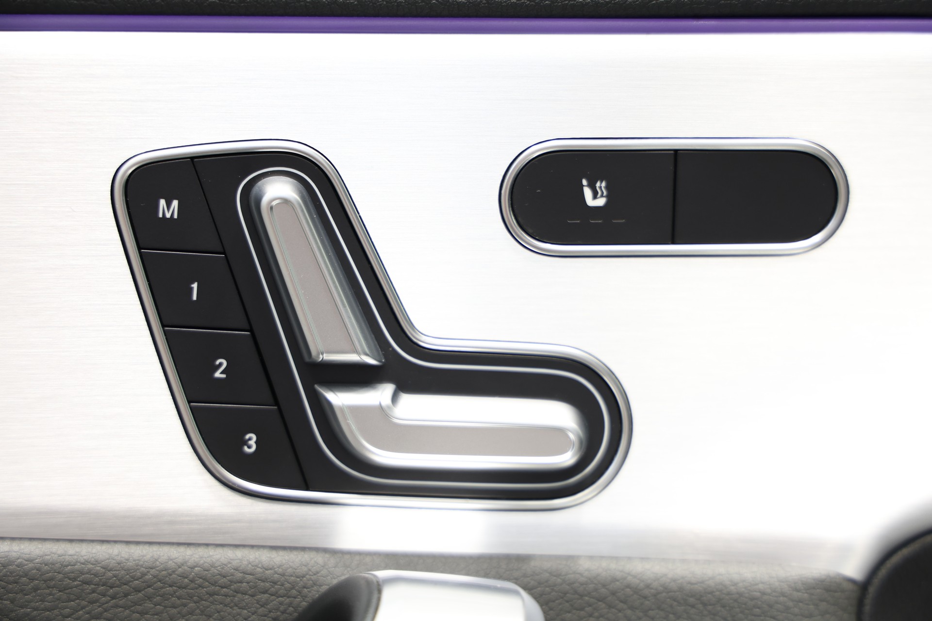 MERCEDES-BENZ A 35 AMG 4Matic Limousine Speedshift *CH-Fahrzeug*Sedan*-image-19