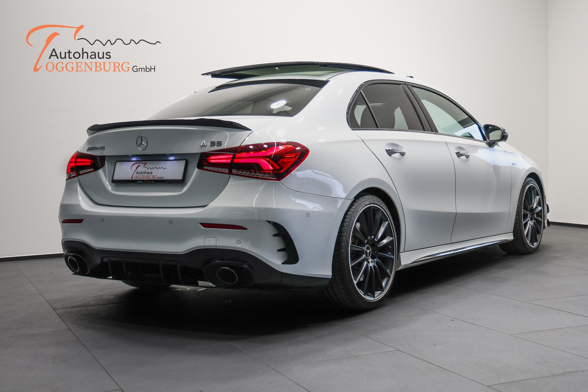 MERCEDES-BENZ A 35 AMG 4Matic Limousine Speedshift *CH-Fahrzeug*Sedan*-image-7