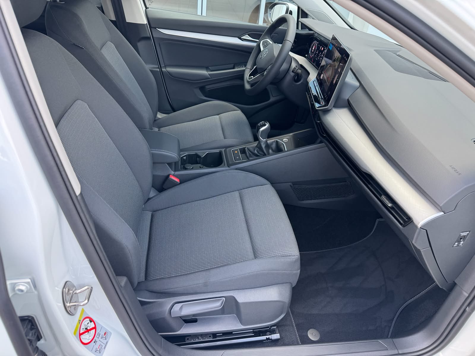 VW Golf 1.5 TSI Basis-image-2