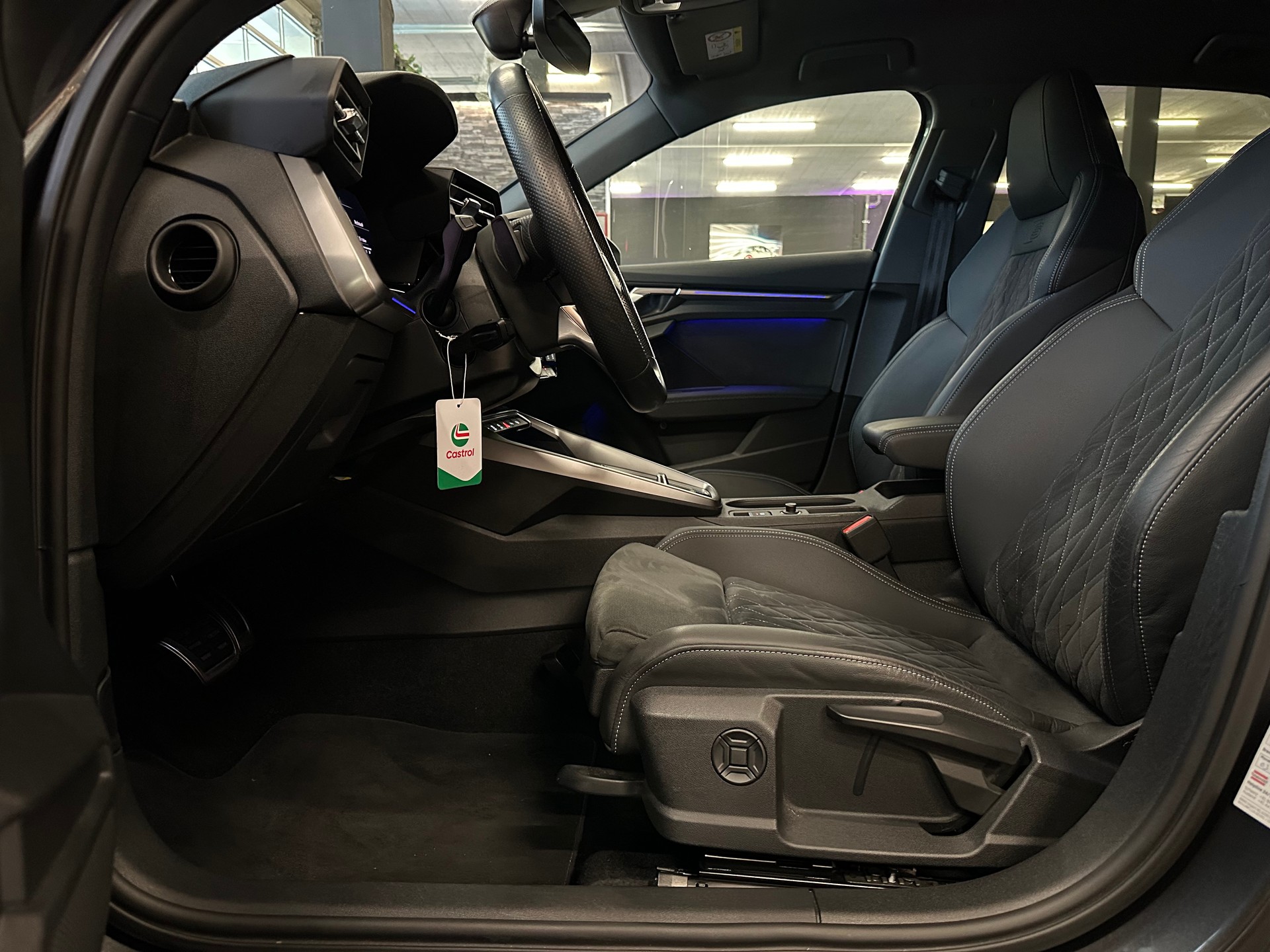 AUDI S3 Sportback 2.0 TFSI quattro S-tronic-image-11